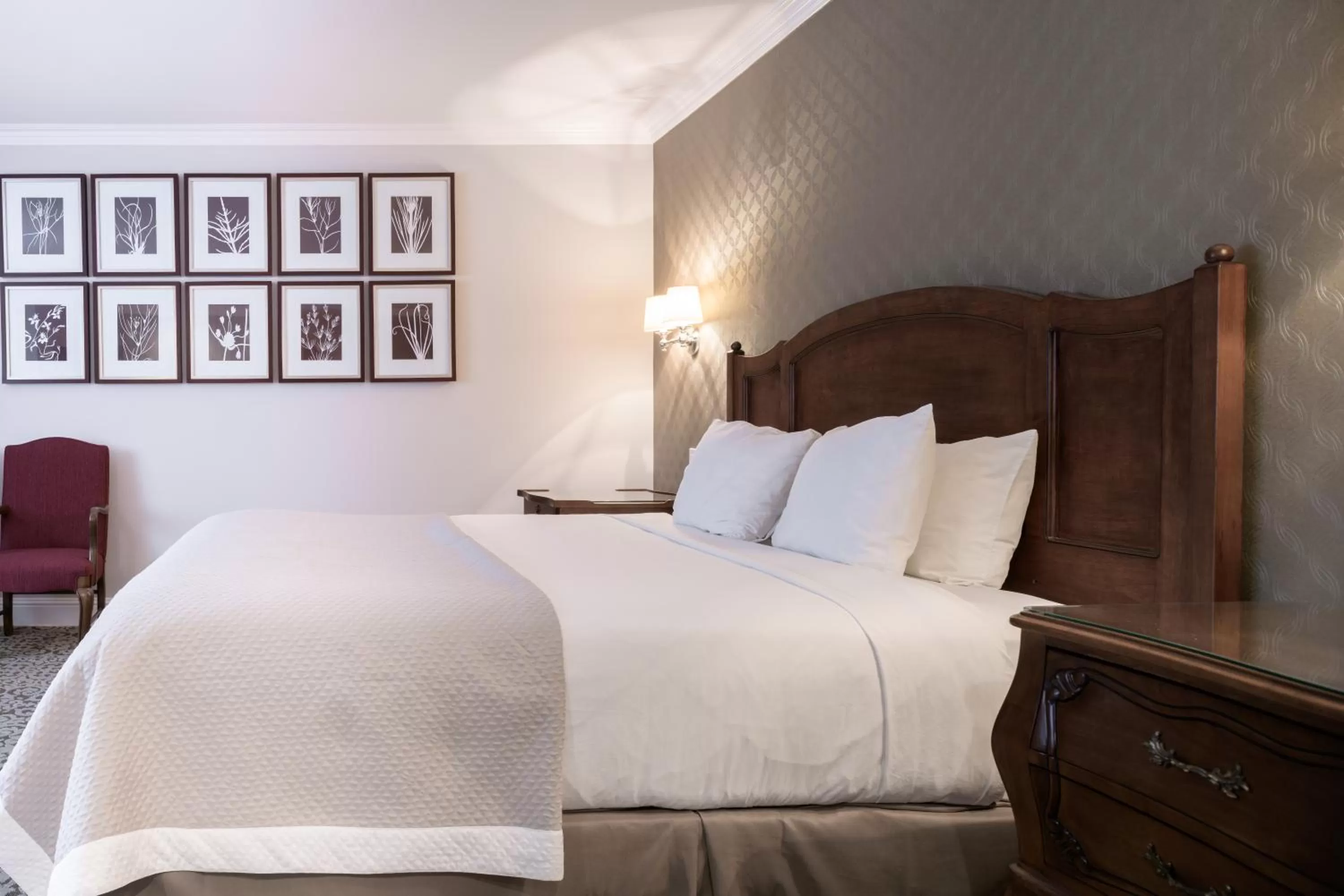 King Room - single occupancy - Disability Access in Woodcrest Hotel Cupertino