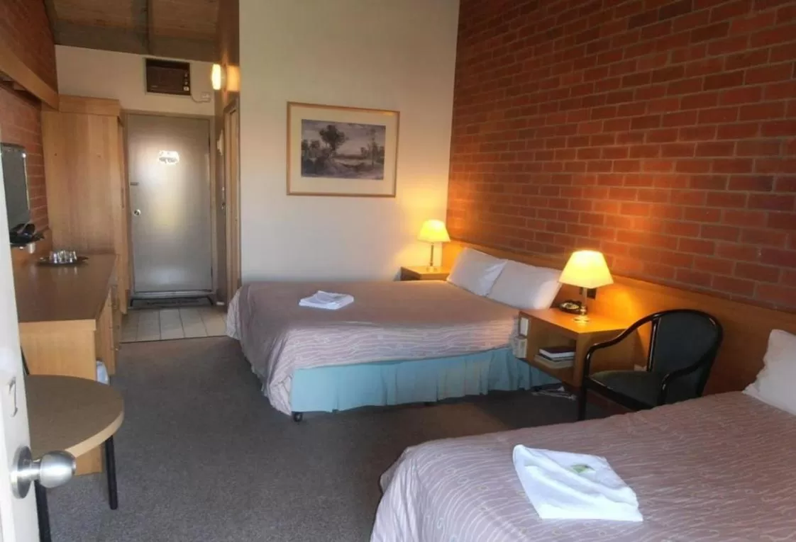 Twin Room in All Rivers Accommodation