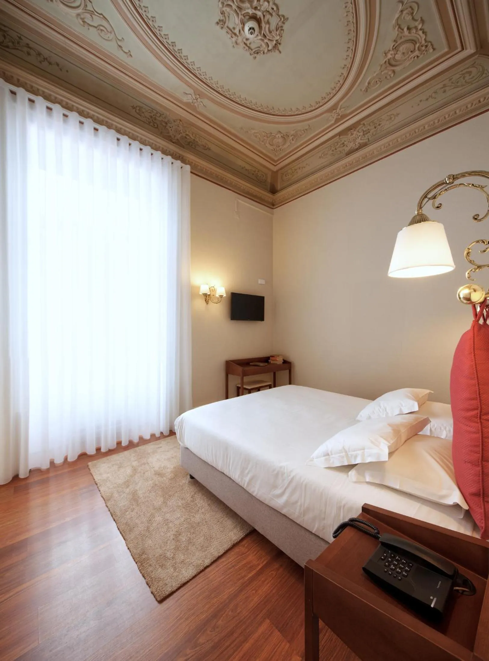 Deluxe Twin/Double Room in The Rex Hotel Porto