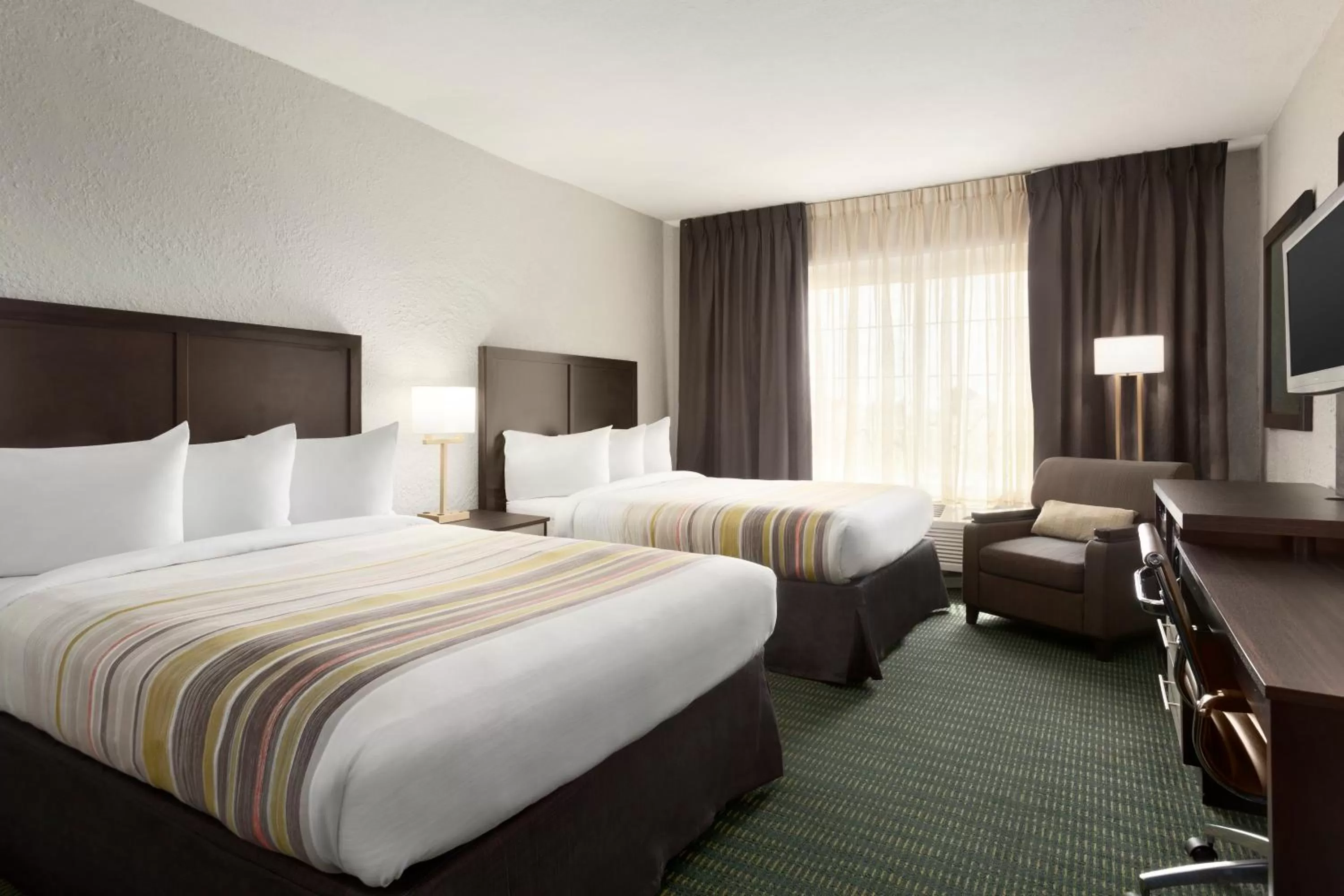 Queen Room with Bath Tub - Disability Access in SureStay Plus Hotel by Best Western Vero Beach