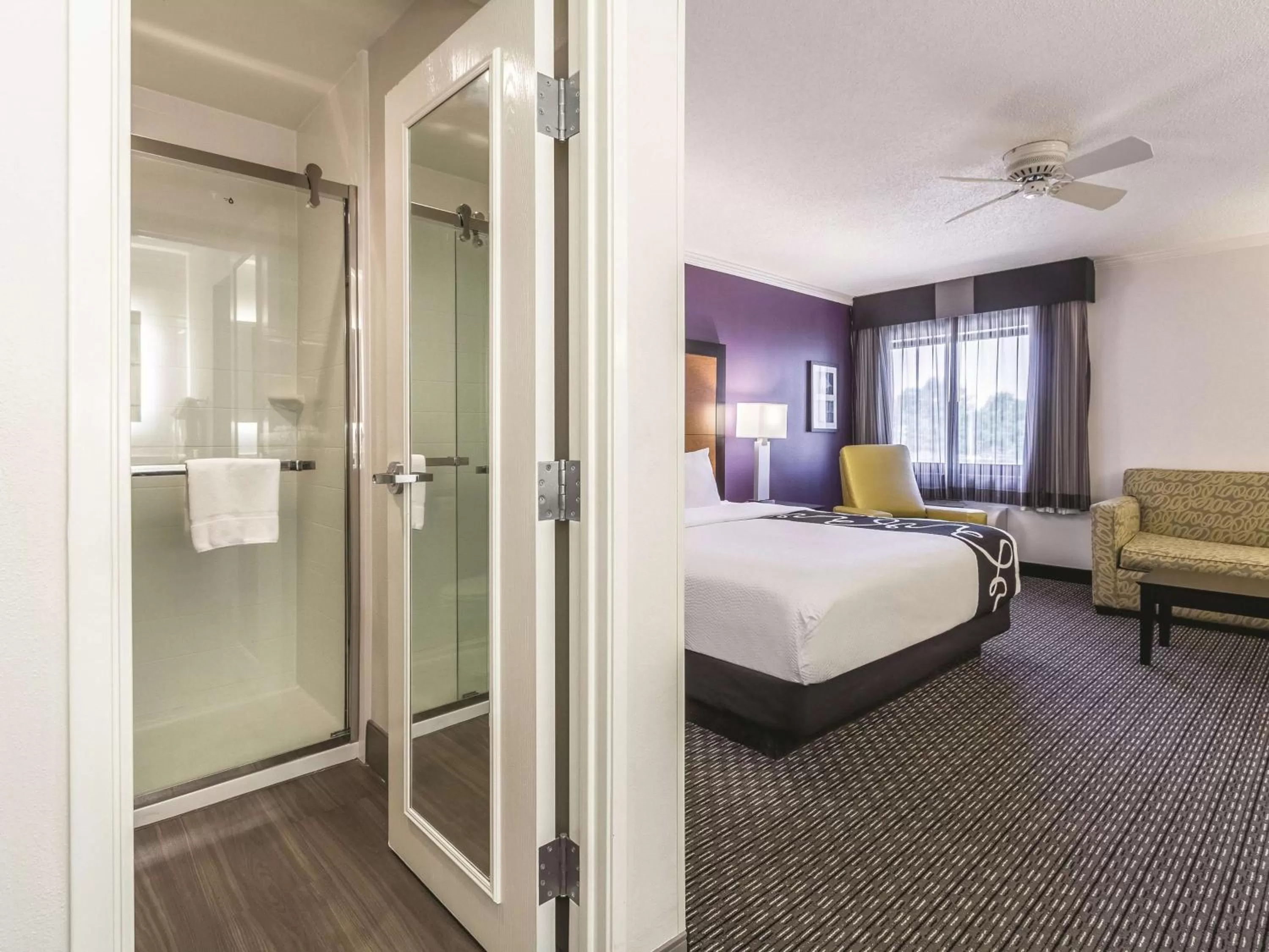 Executive King Room in La Quinta by Wyndham Cleveland - Airport North