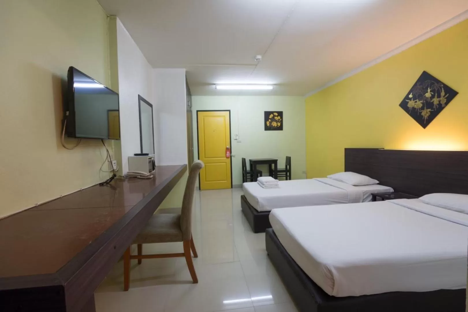 Standard Twin Room in Smith Residence