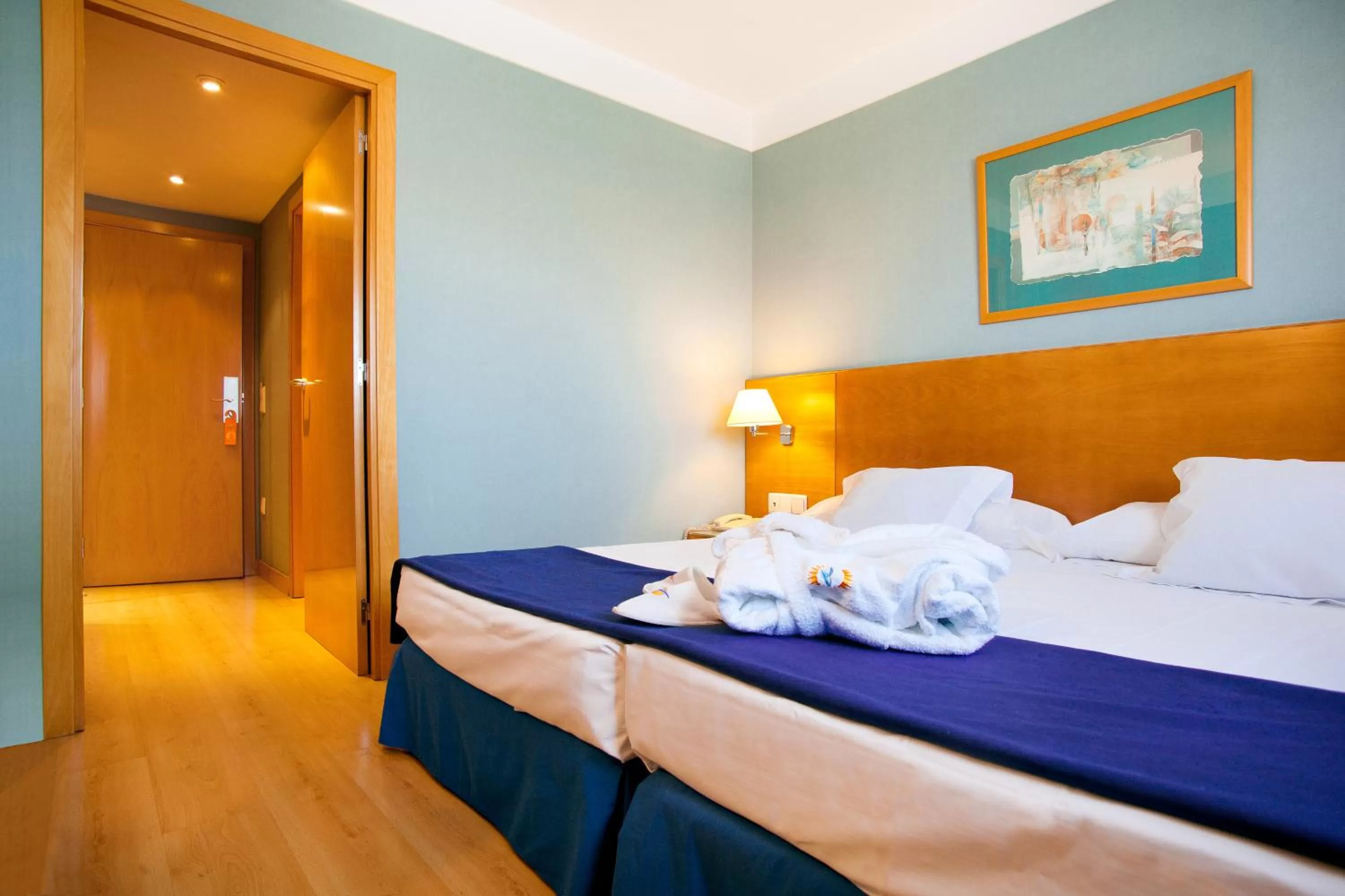 Double or Twin Room with Parking in Globales de los Reyes