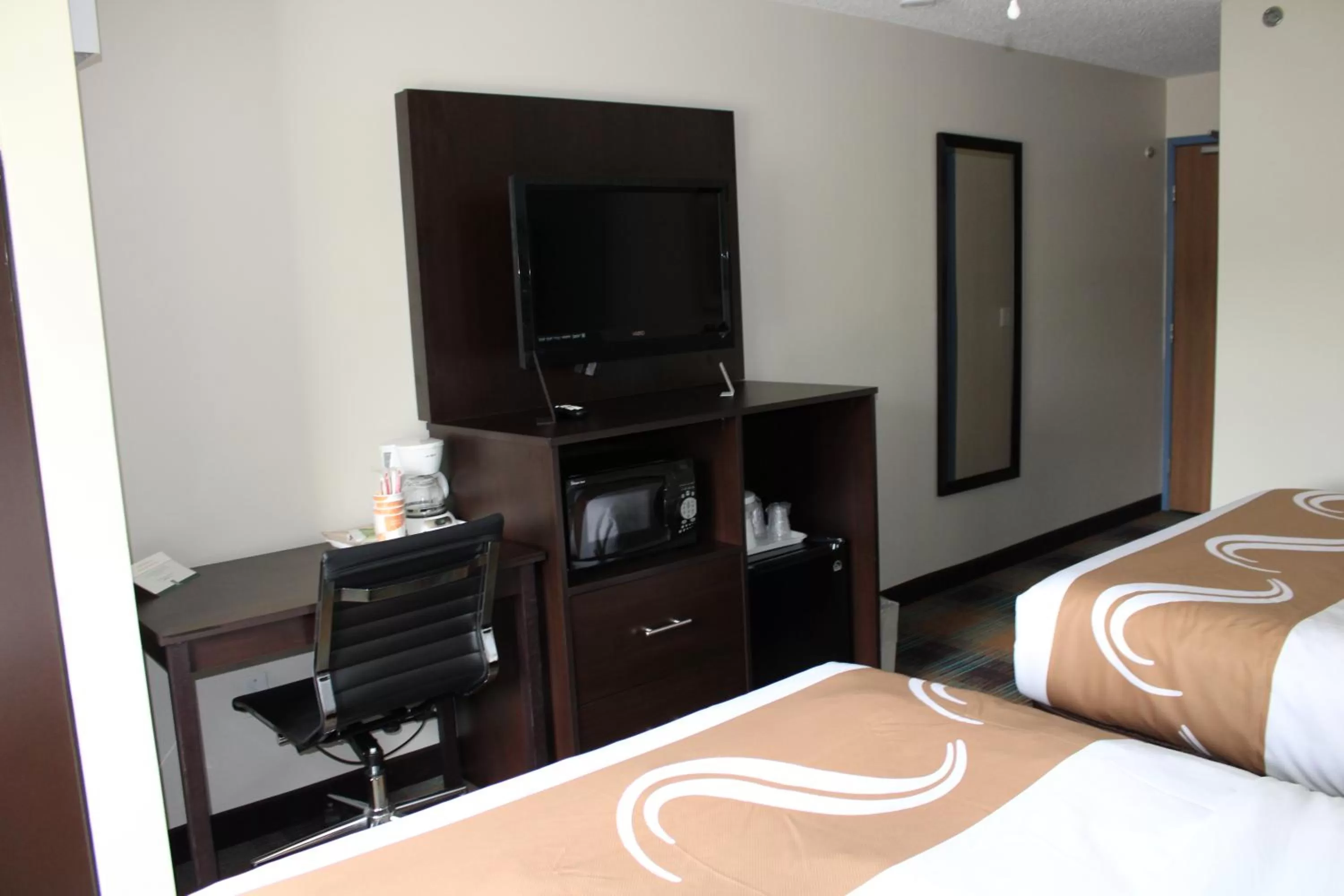 Queen Room with Two Queen Beds - Non-Smoking in Quality Inn Mount Pleasant