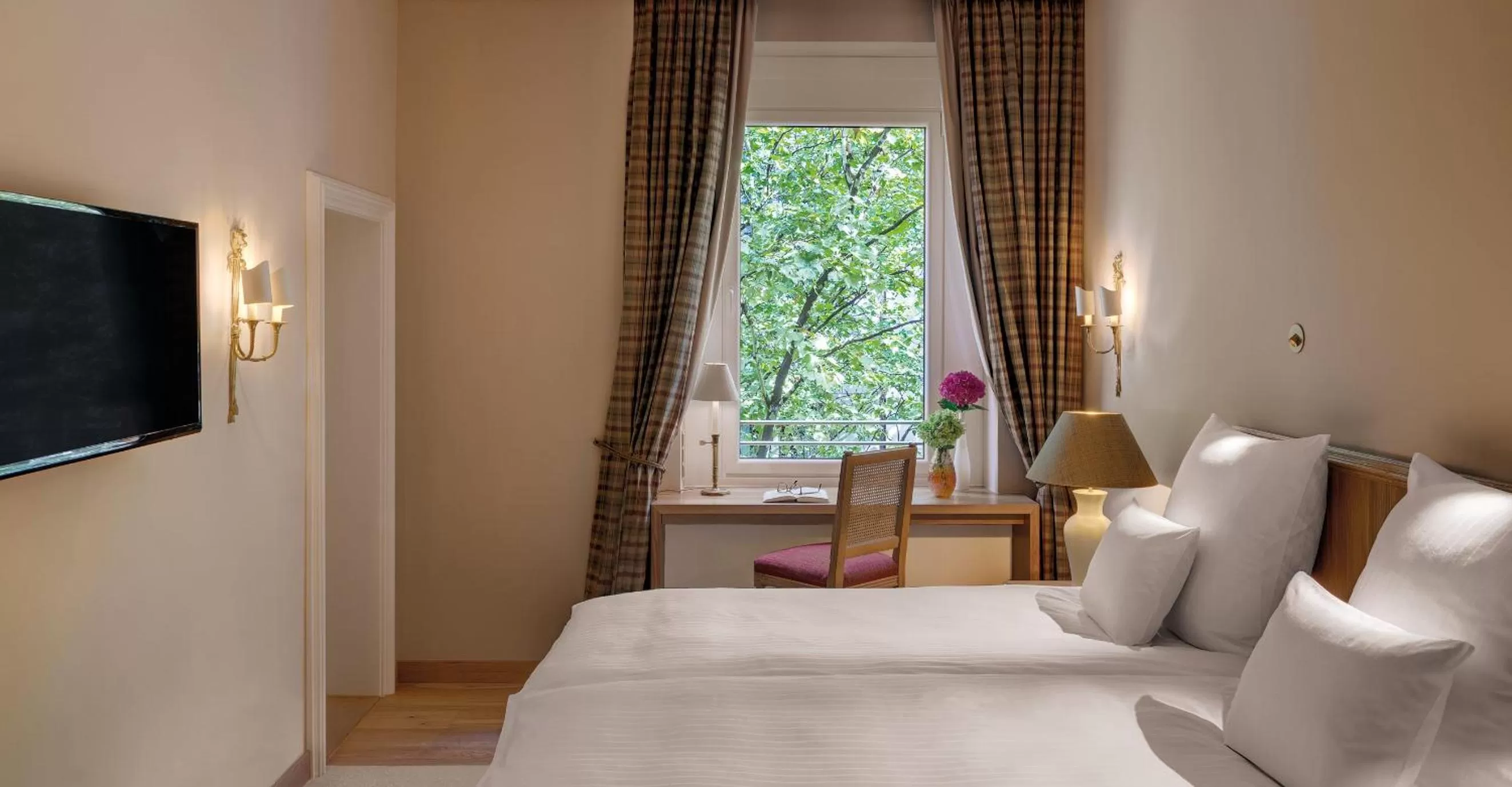 Deluxe Double Room in Excelsior by Geisel