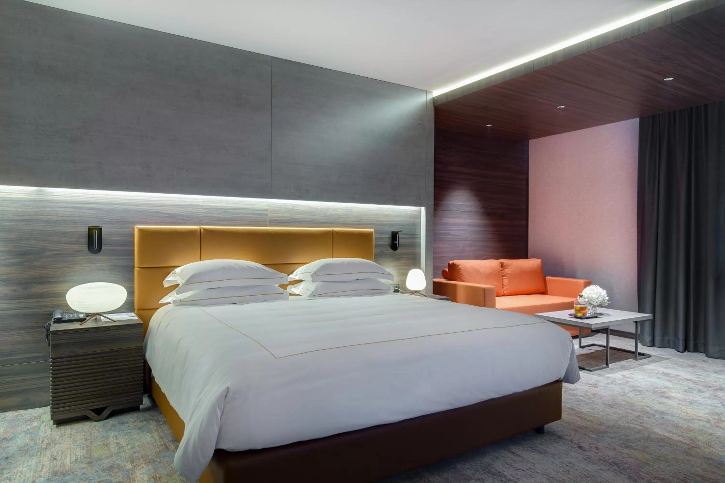 Deluxe Suite in Emerald Hotel