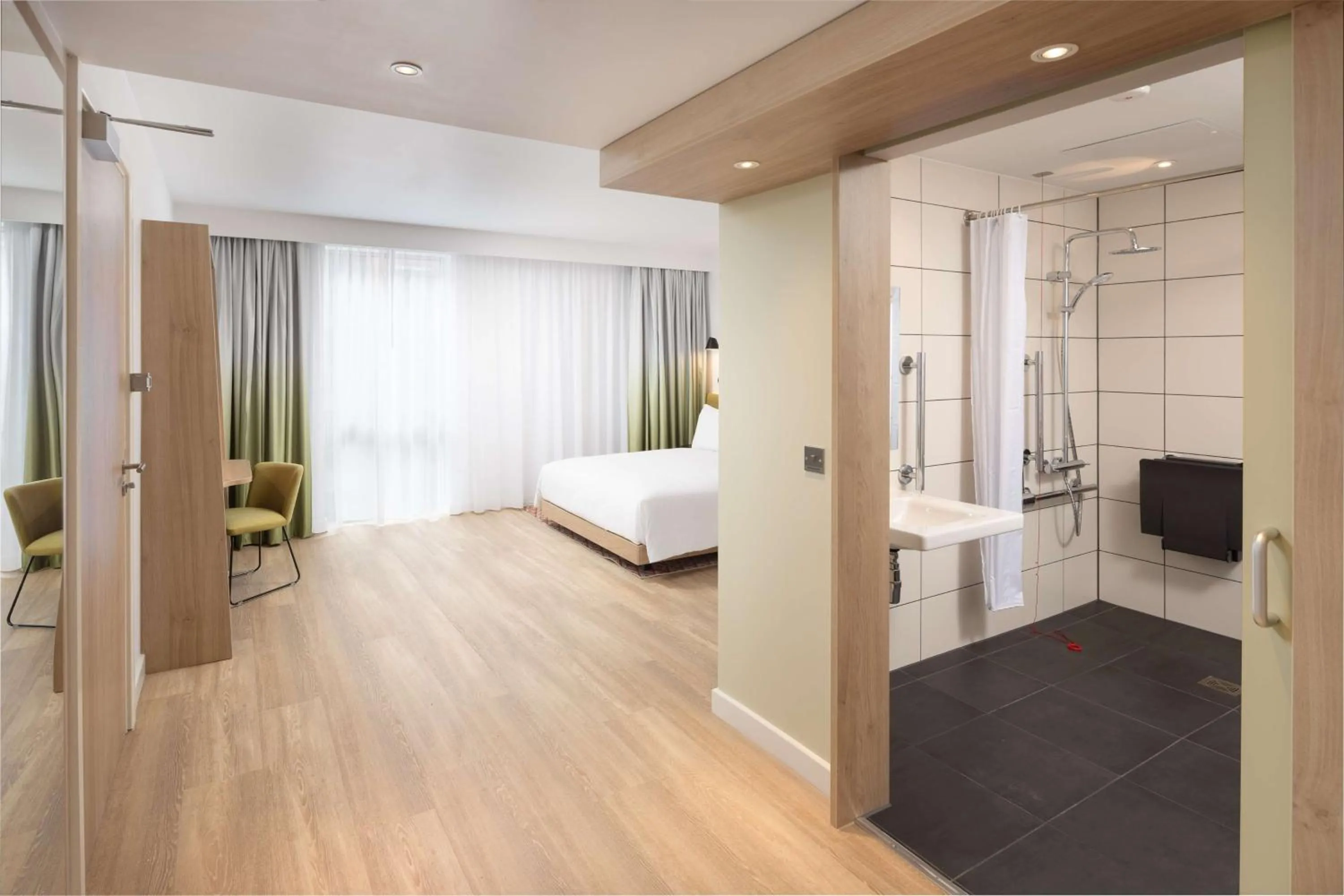 Queen Room - Mobility Access in Hampton By Hilton Rochdale