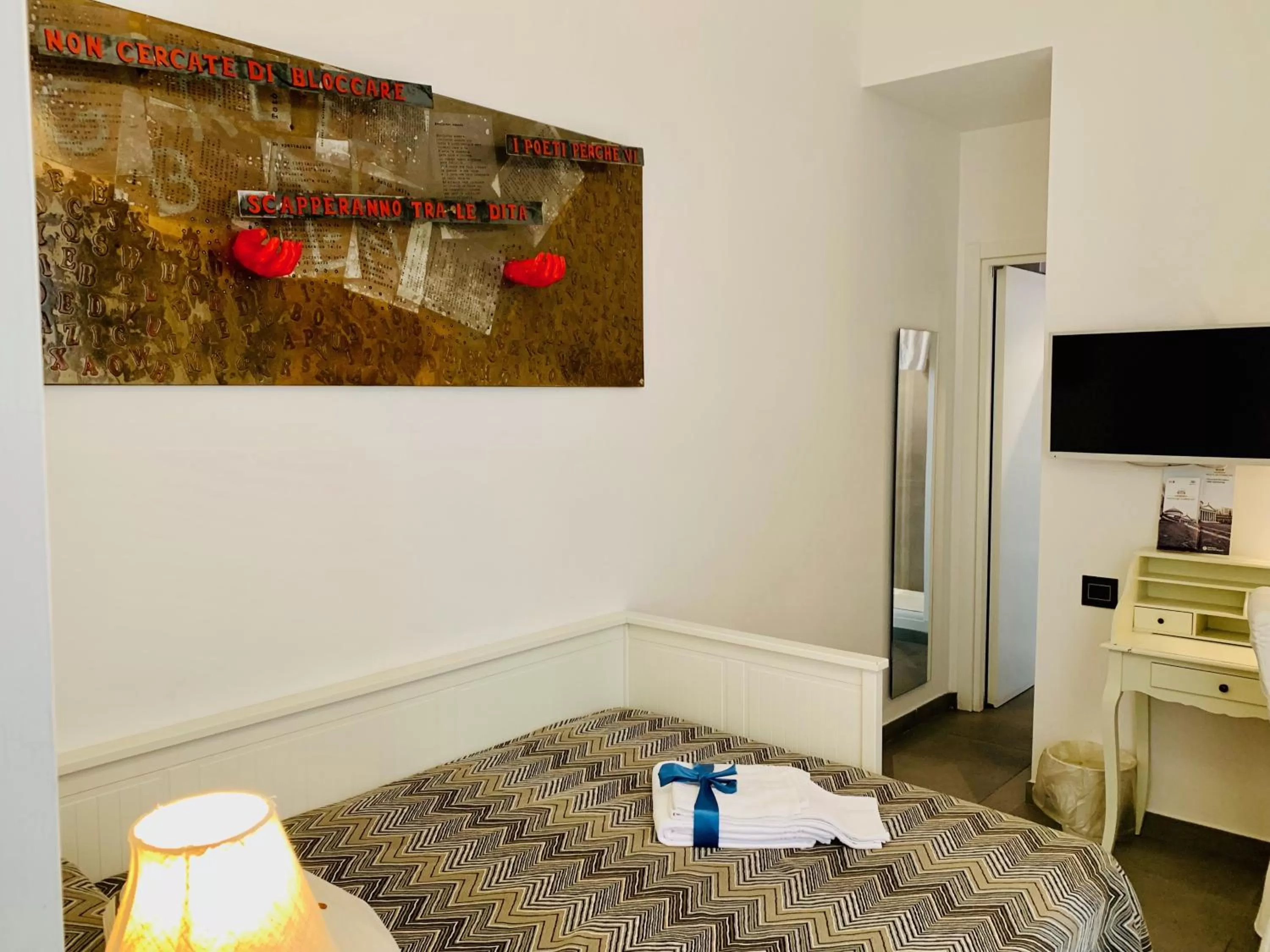 Large Single Room in Relais Piazza Del Plebiscito B&B