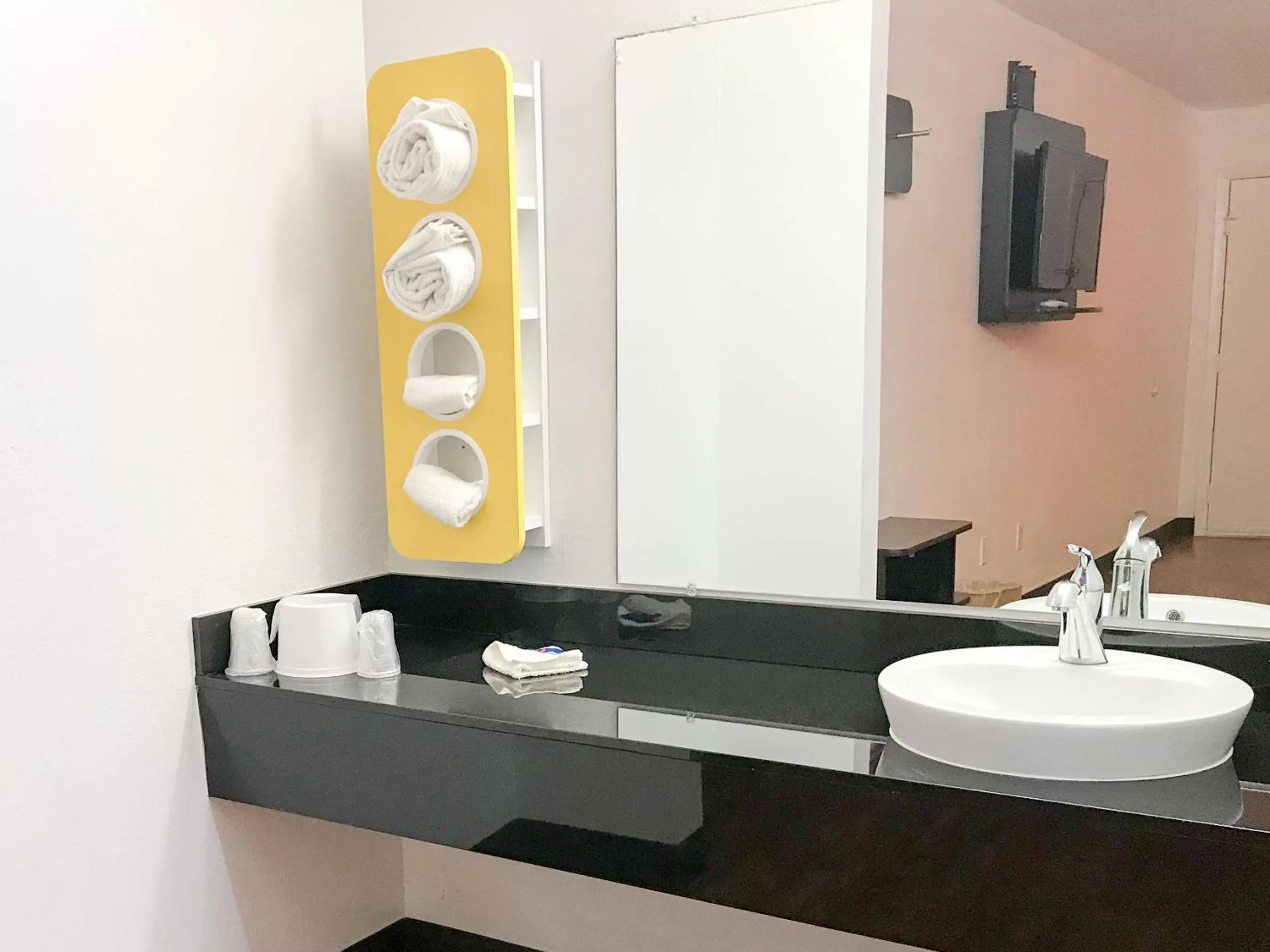 King Room - single occupancy - Disability Access - Smoking in Motel 6-Bremen, GA