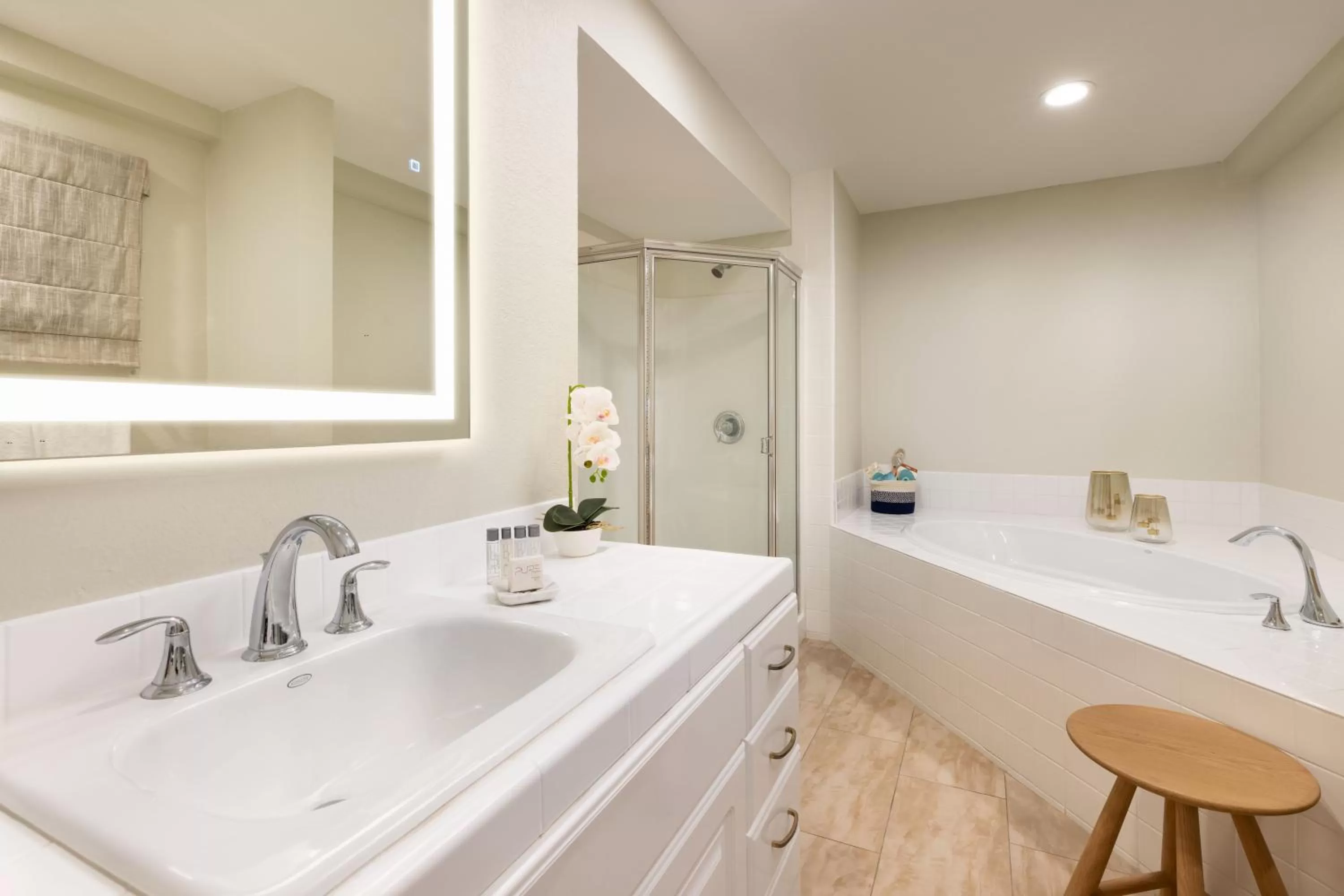 Deluxe Double Room with Sea View in Pacific Edge Hotel on Laguna Beach