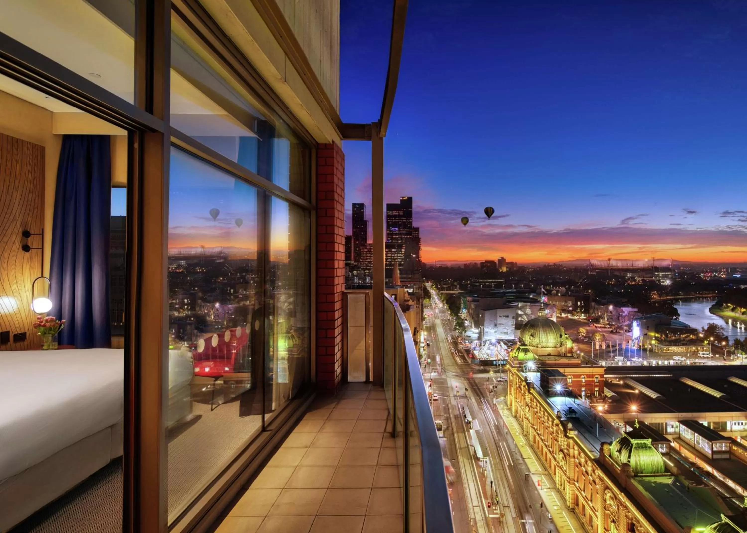 King Room Skyline River View with Balcony  in DoubleTree by Hilton Melbourne