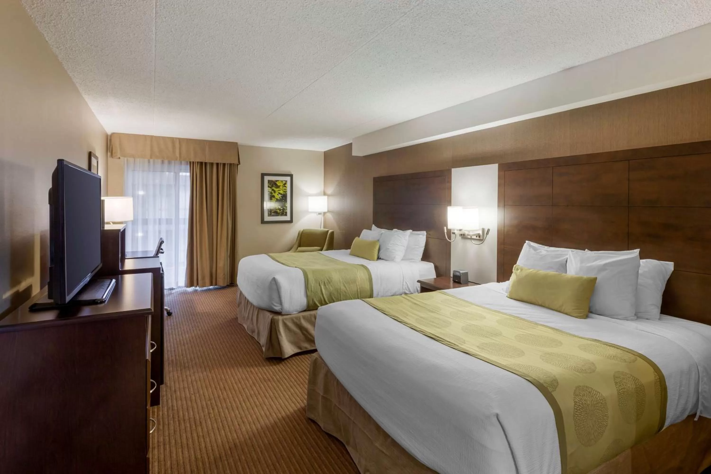 Queen Room with Two Queen Beds and Balcony in Best Western Plus Leamington Hotel & Conference Centre