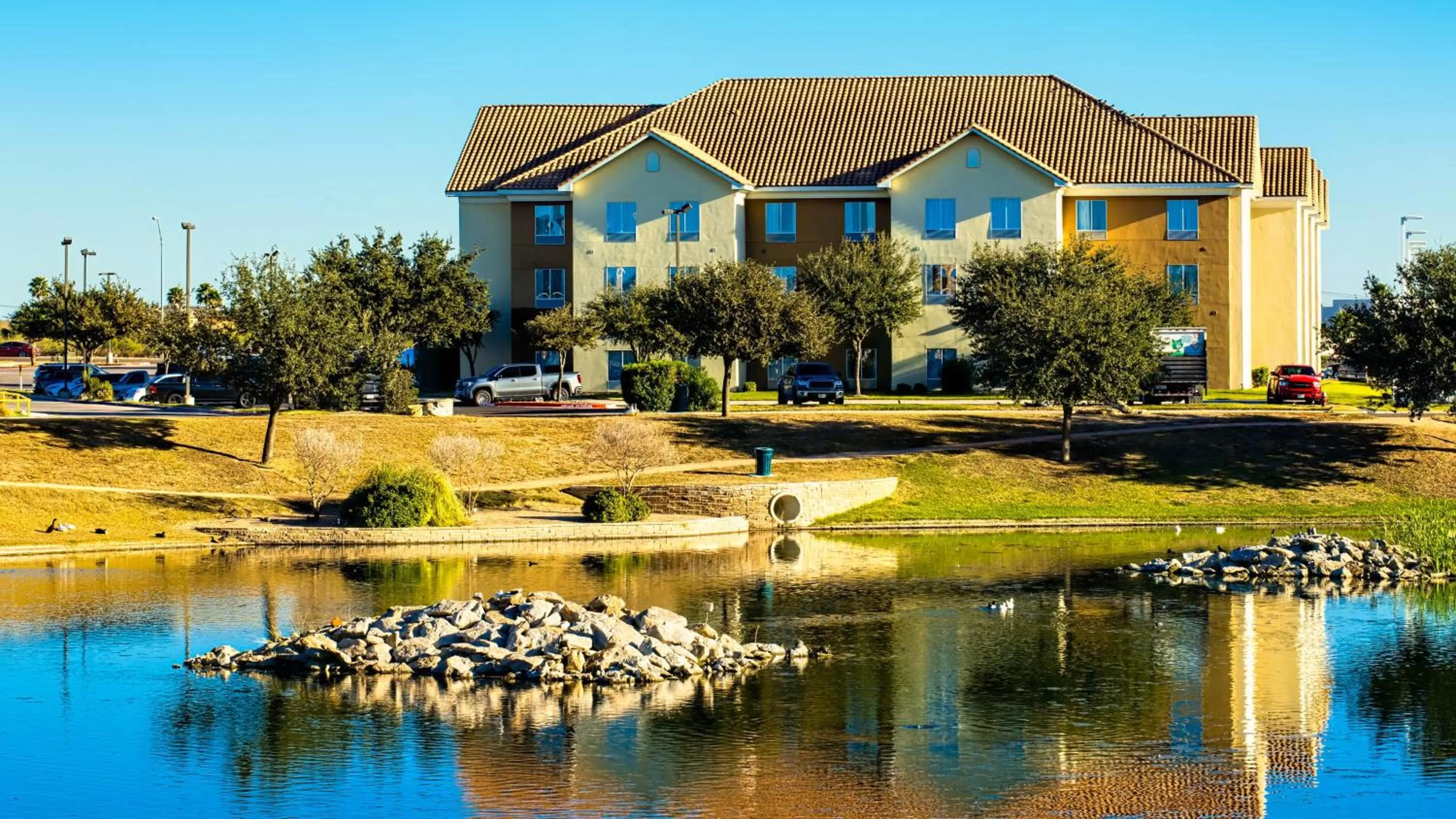 Property building in Staybridge Suites Laredo by IHG
