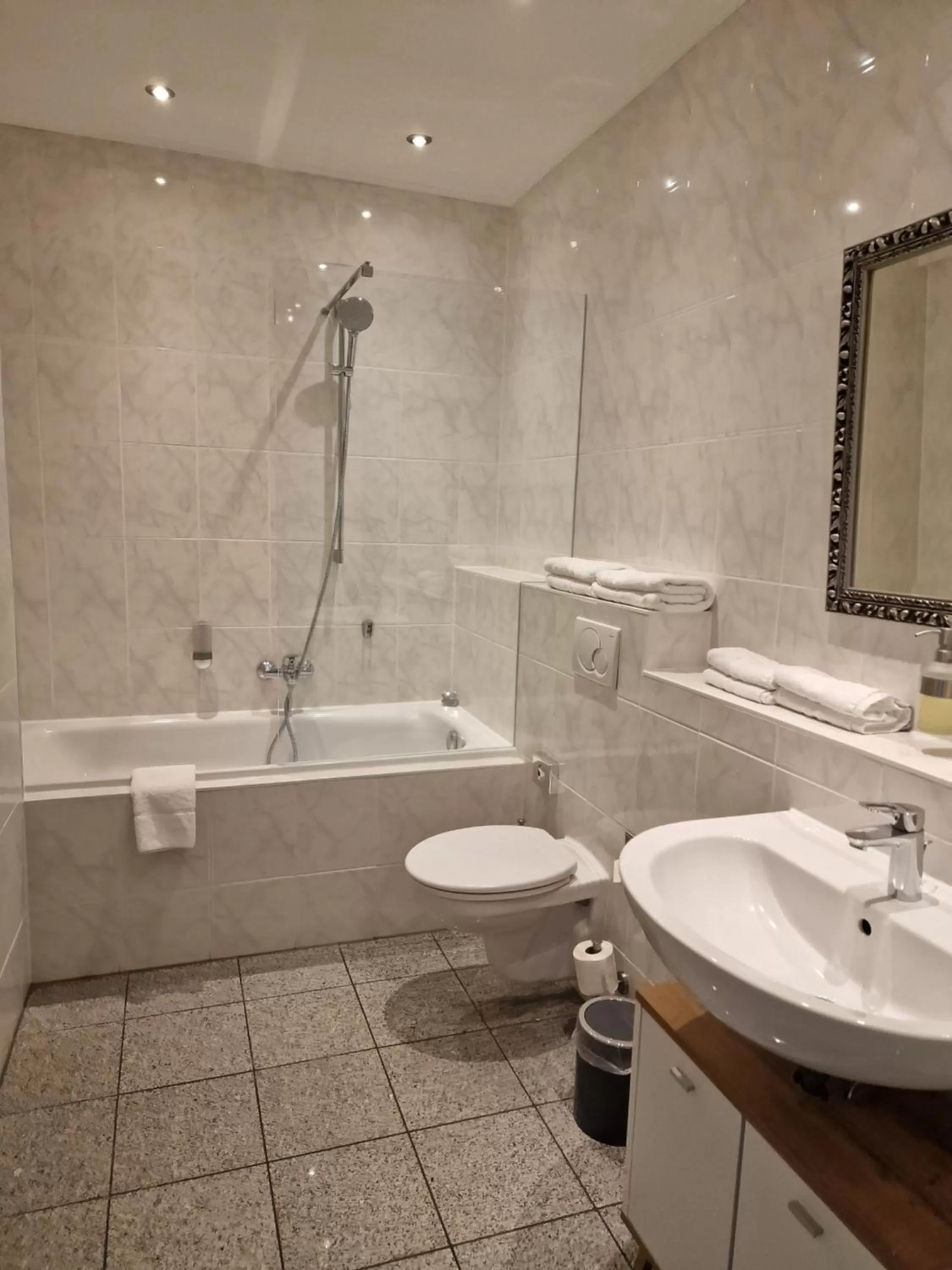 Superior Twin Room - single occupancy in artHOTEL Bremen