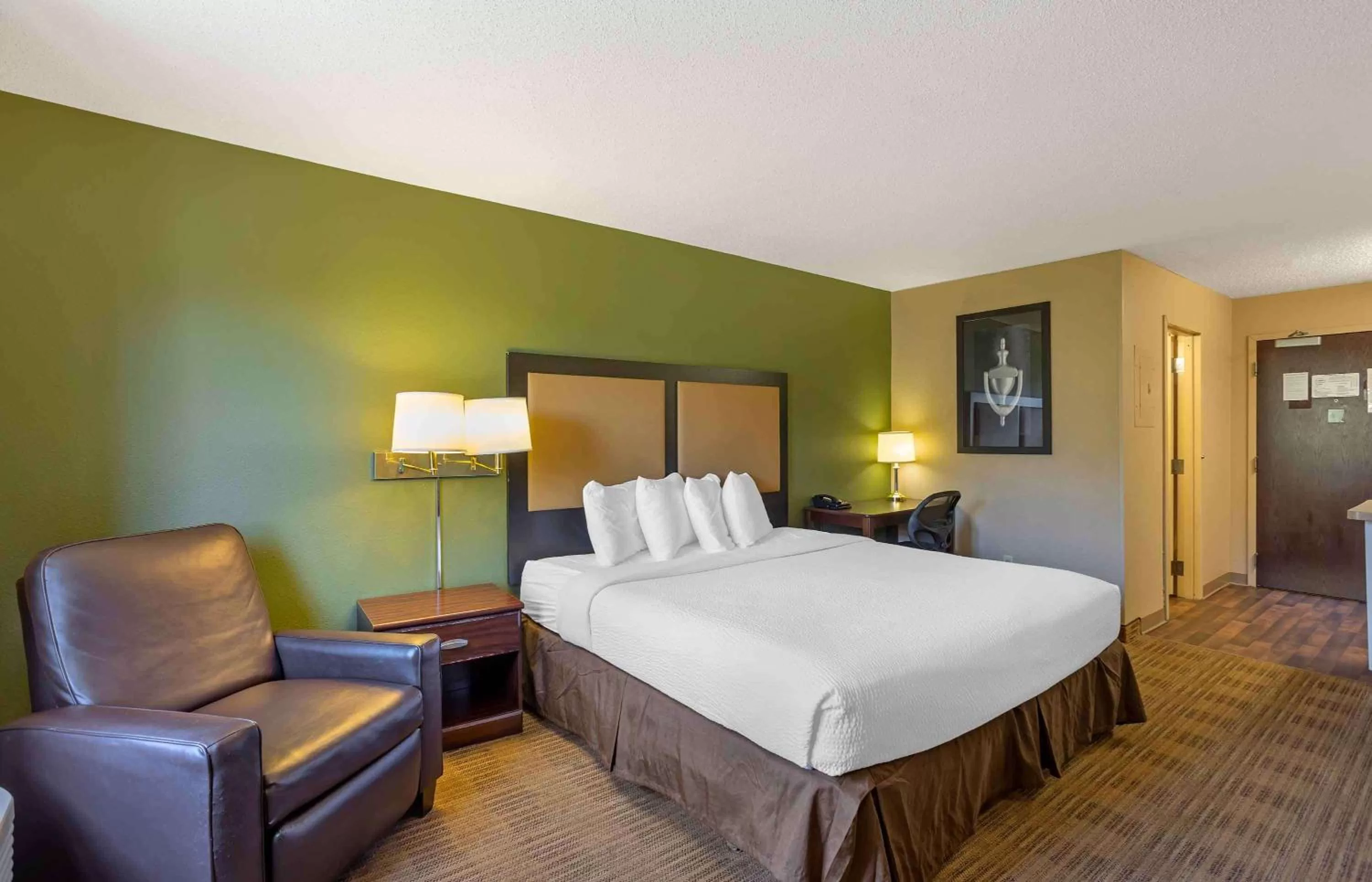 Studio with 1 King Bed - Non-Smoking in Extended Stay America Select Suites - Springfield - South