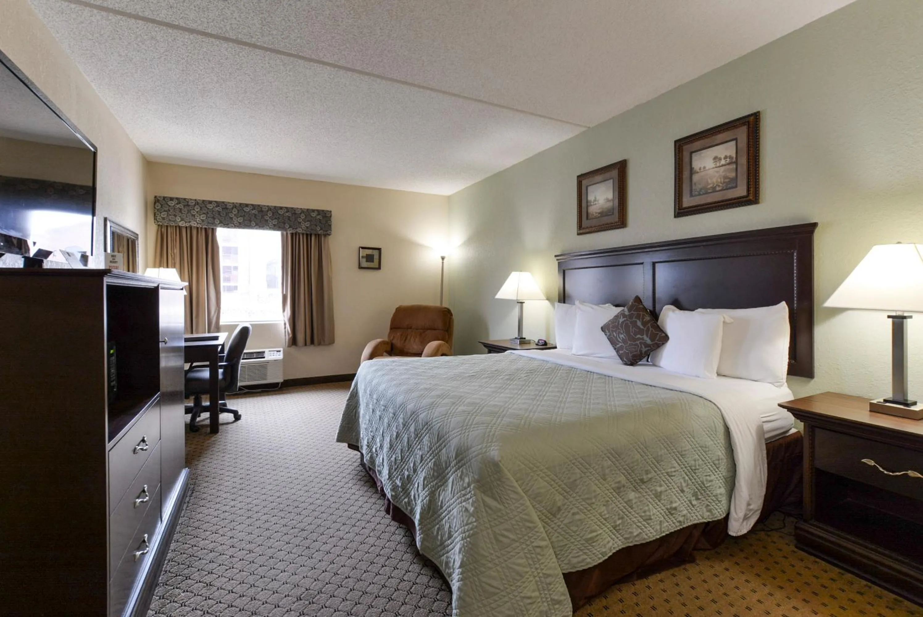 King Room in Grand View Inn & Suites