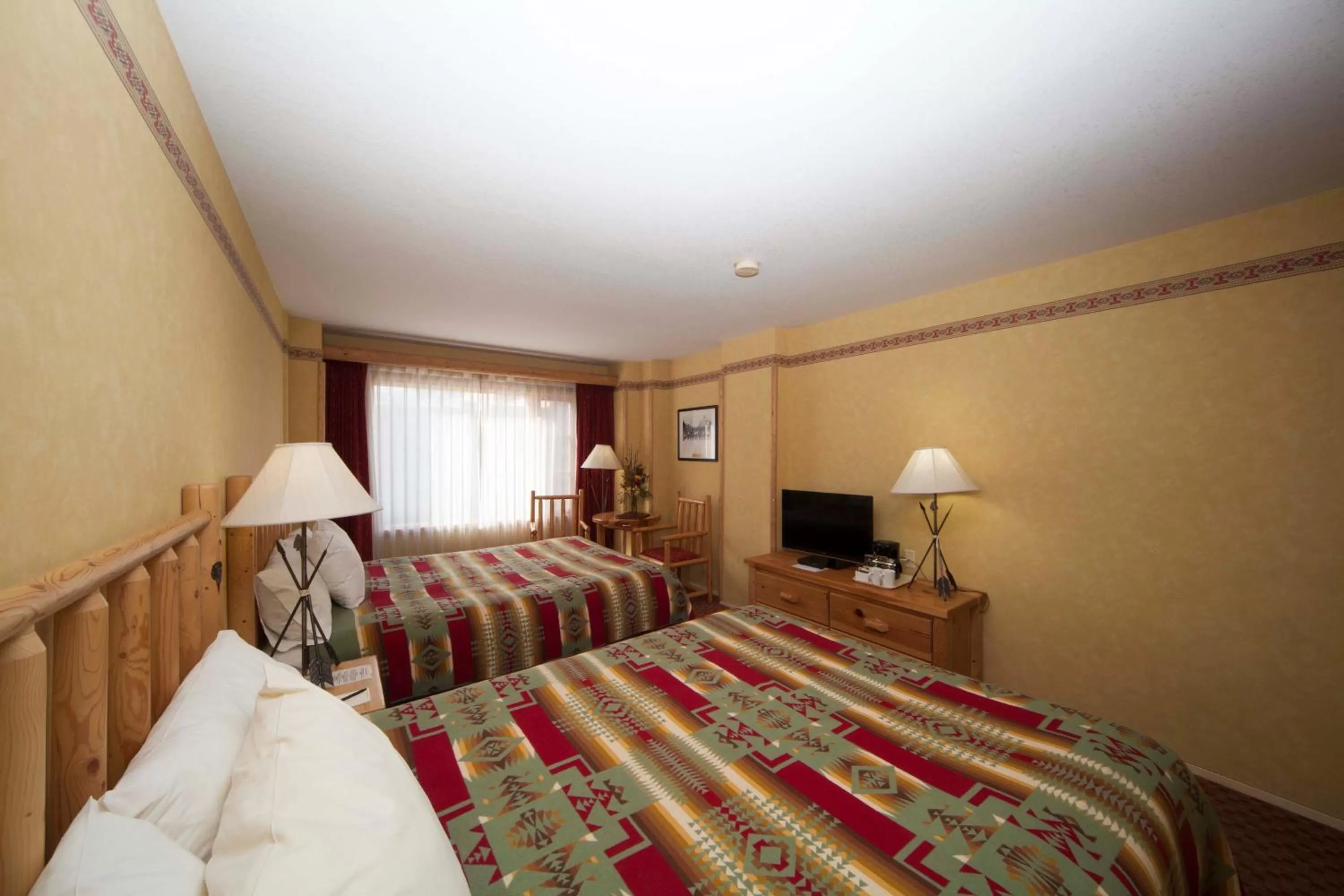 Standard Queen Room with Two Queen Beds in Brewster Mountain Lodge