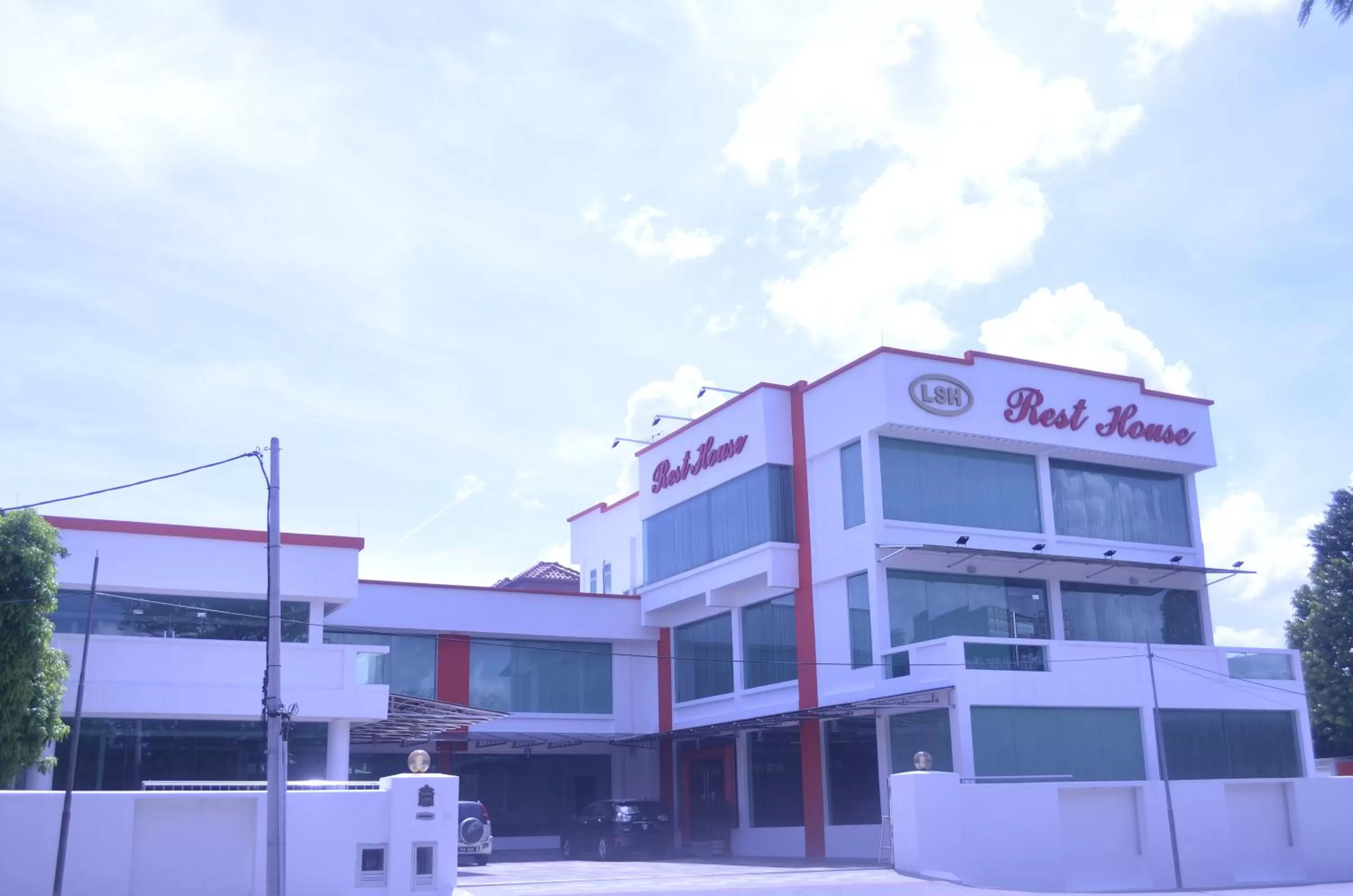 Facade/entrance in LSH Rest House
