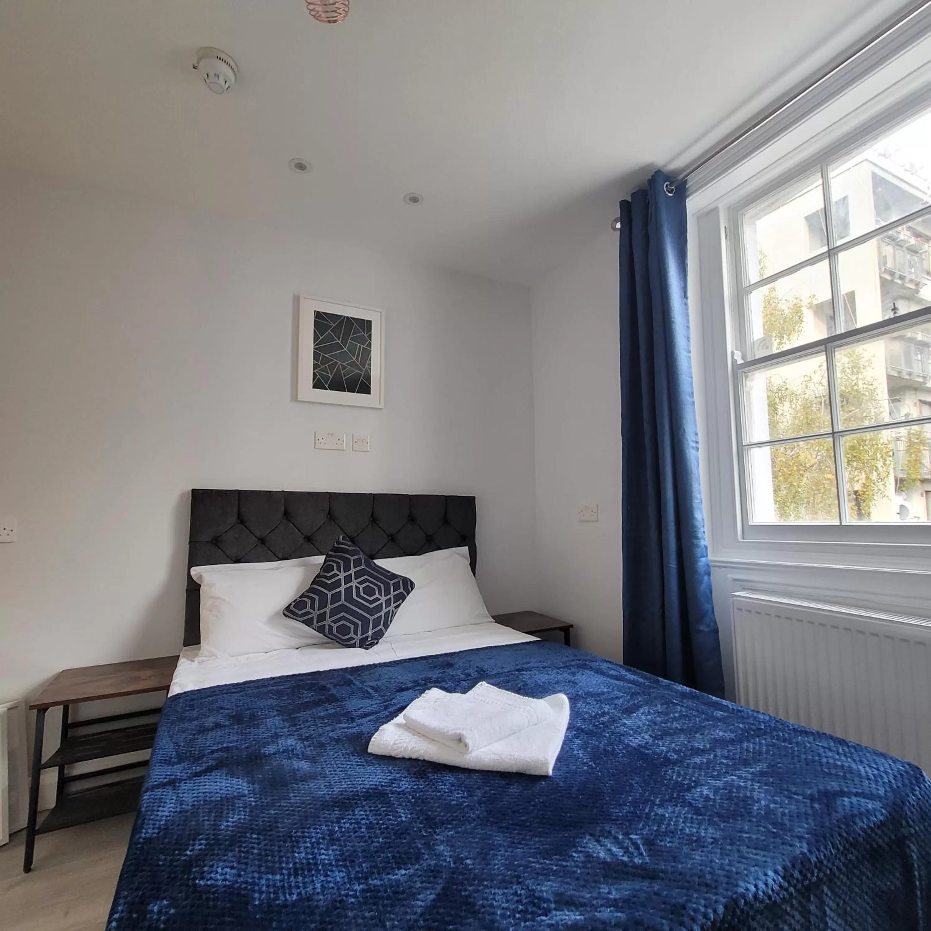 Standard Double Room with Shared Bathroom in Argyle Square Hotel