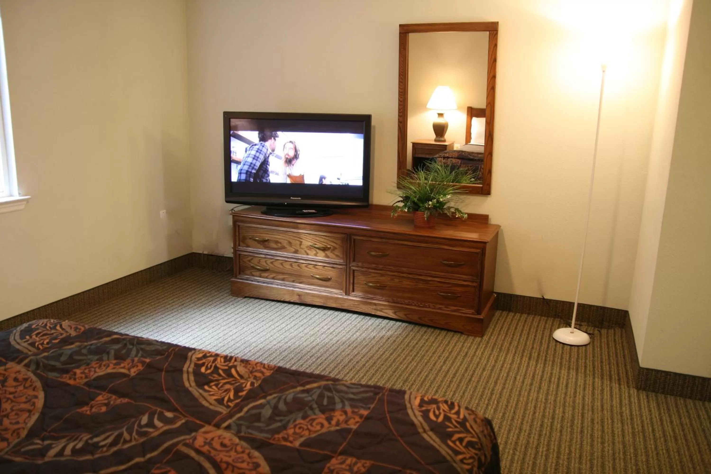 Deluxe King Suite in Affordable Suites Jacksonville
