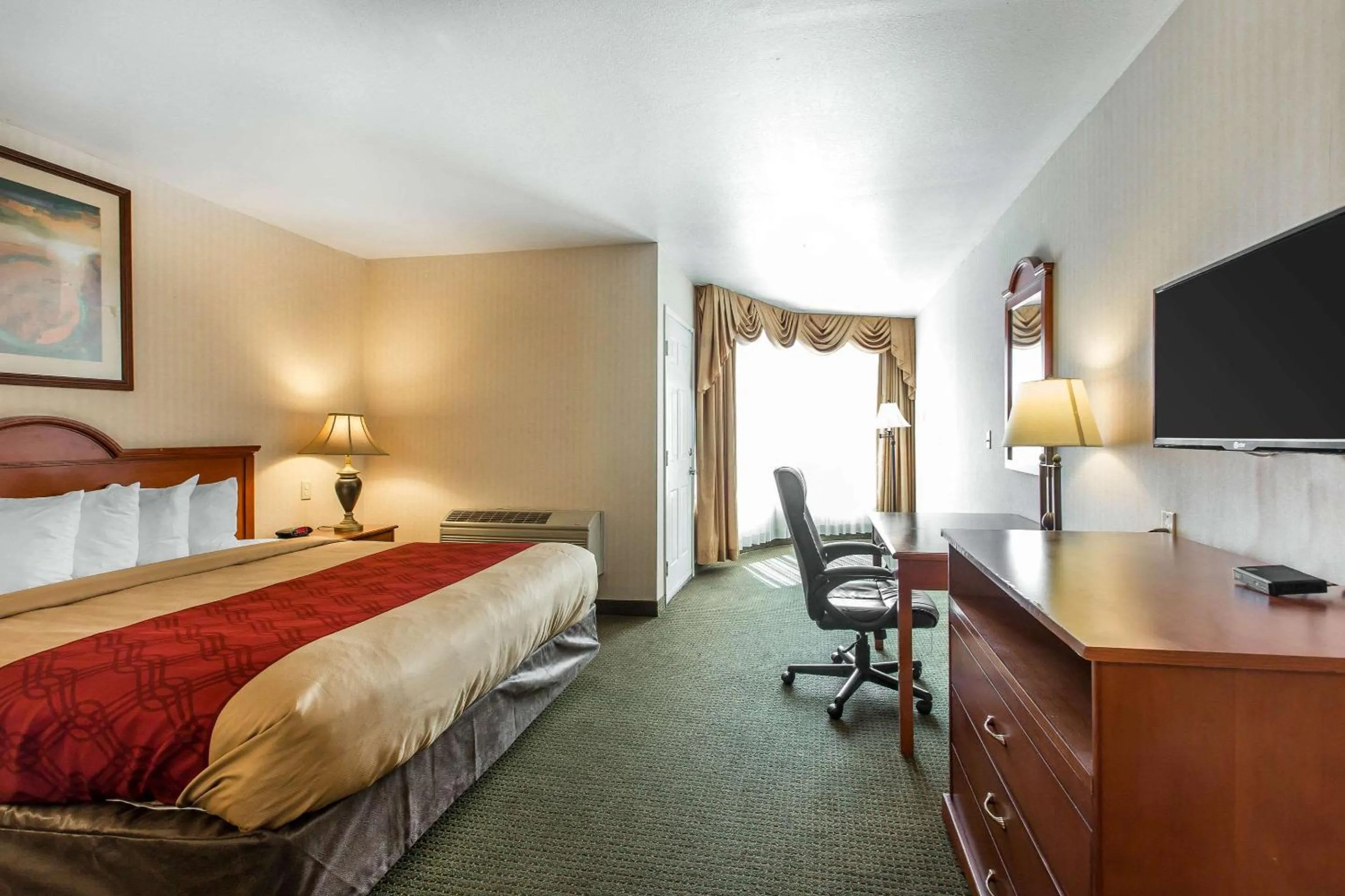 King Suite with Sofa Bed - Non-Smoking in Econo Lodge Inn & Suites Riverside - Corona