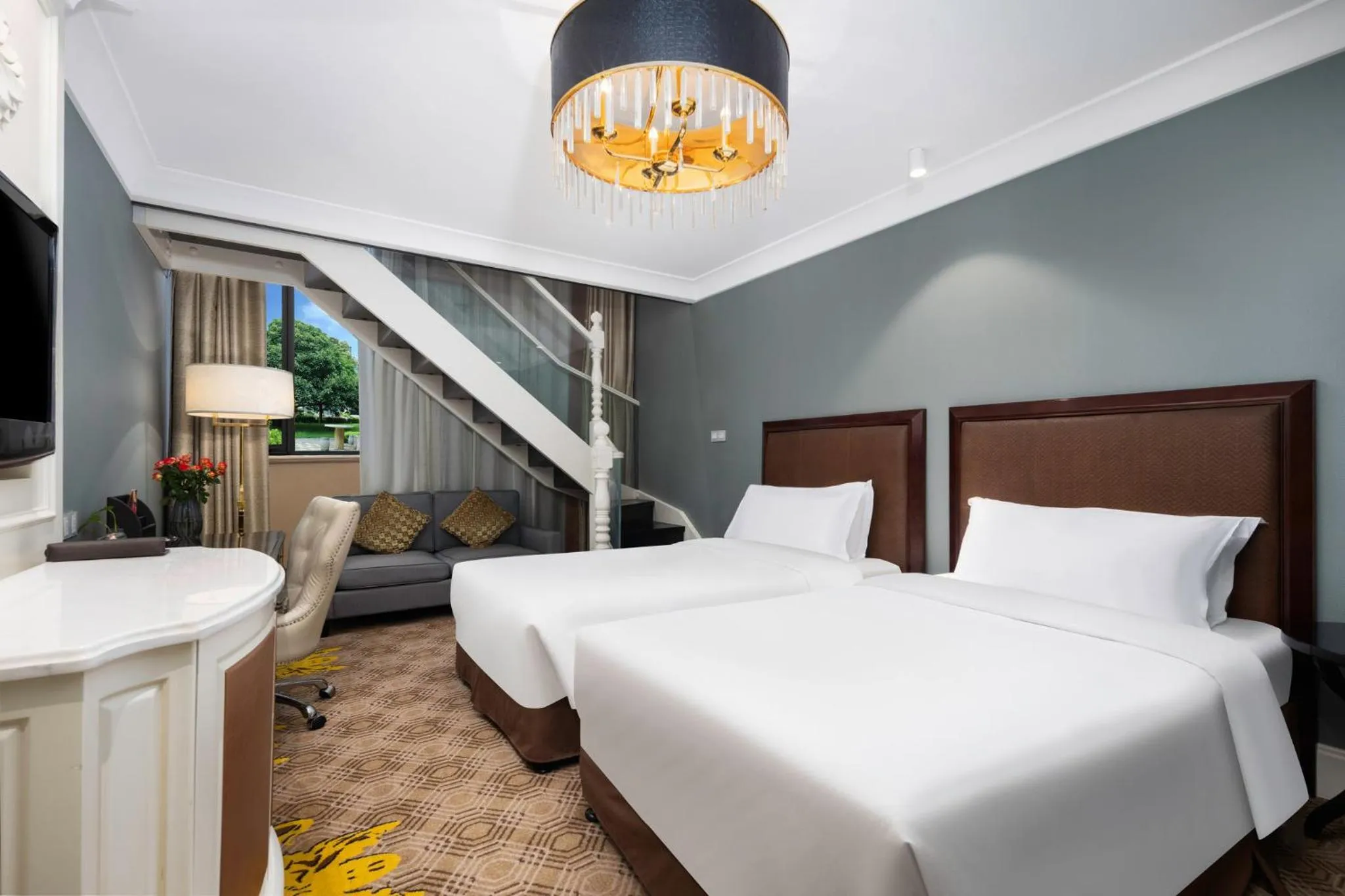 Junior King Suite Loft with One King and Two Twin Beds - Lounge Access in Crowne Plaza Zhengzhou by IHG