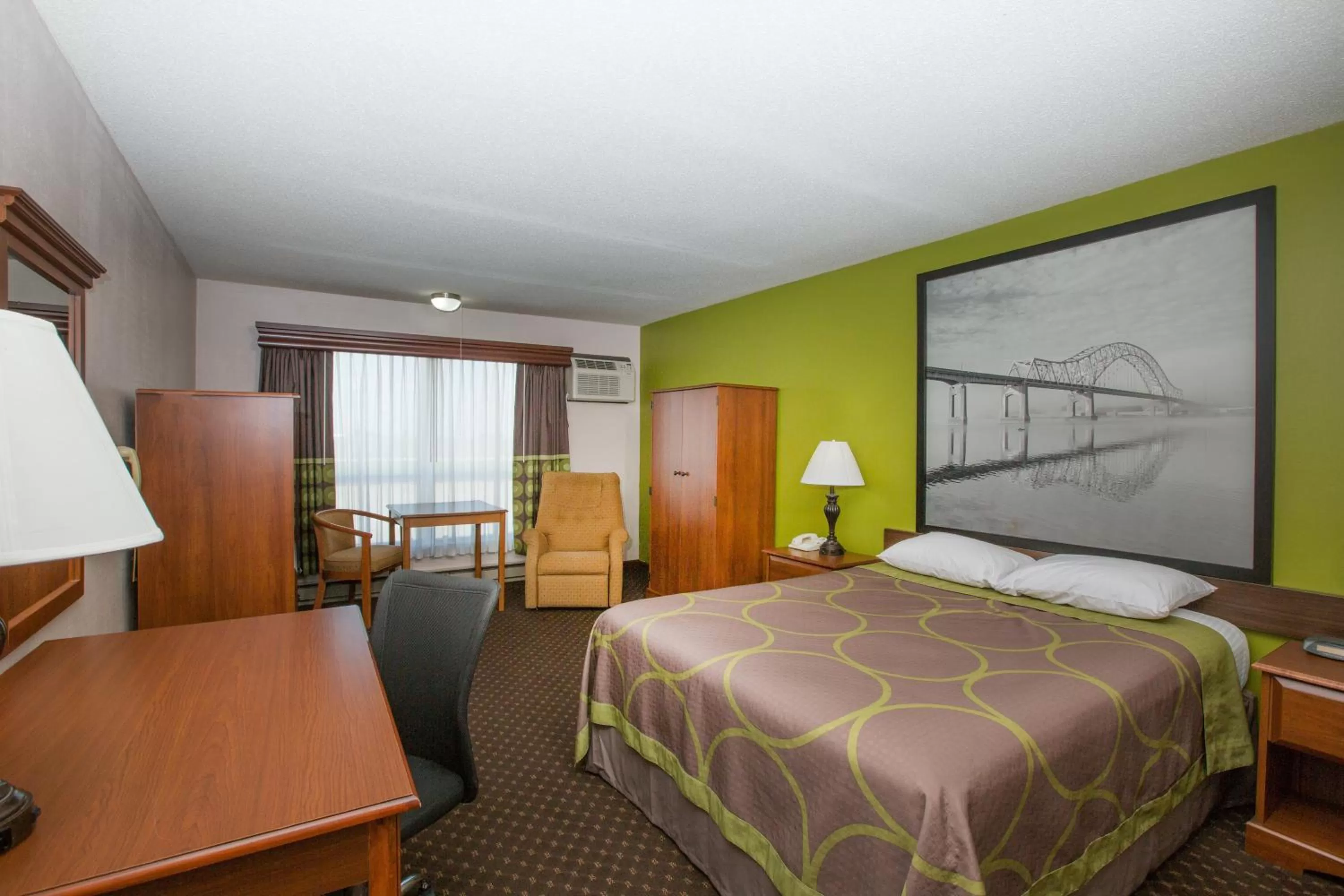 Standard Queen Room in Super 8 by Wyndham Williams