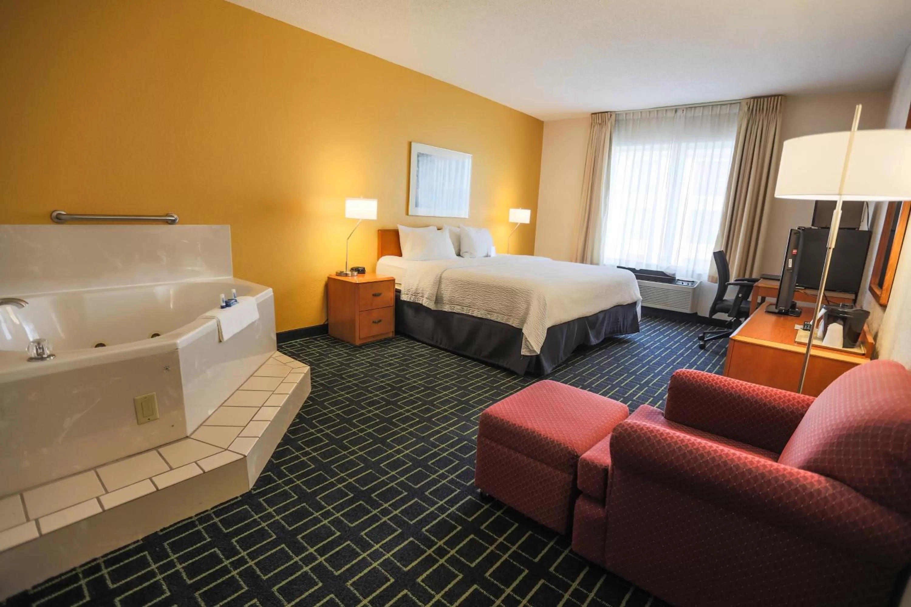 King Room with Spa Bath in Comfort Inn & Suites Berea