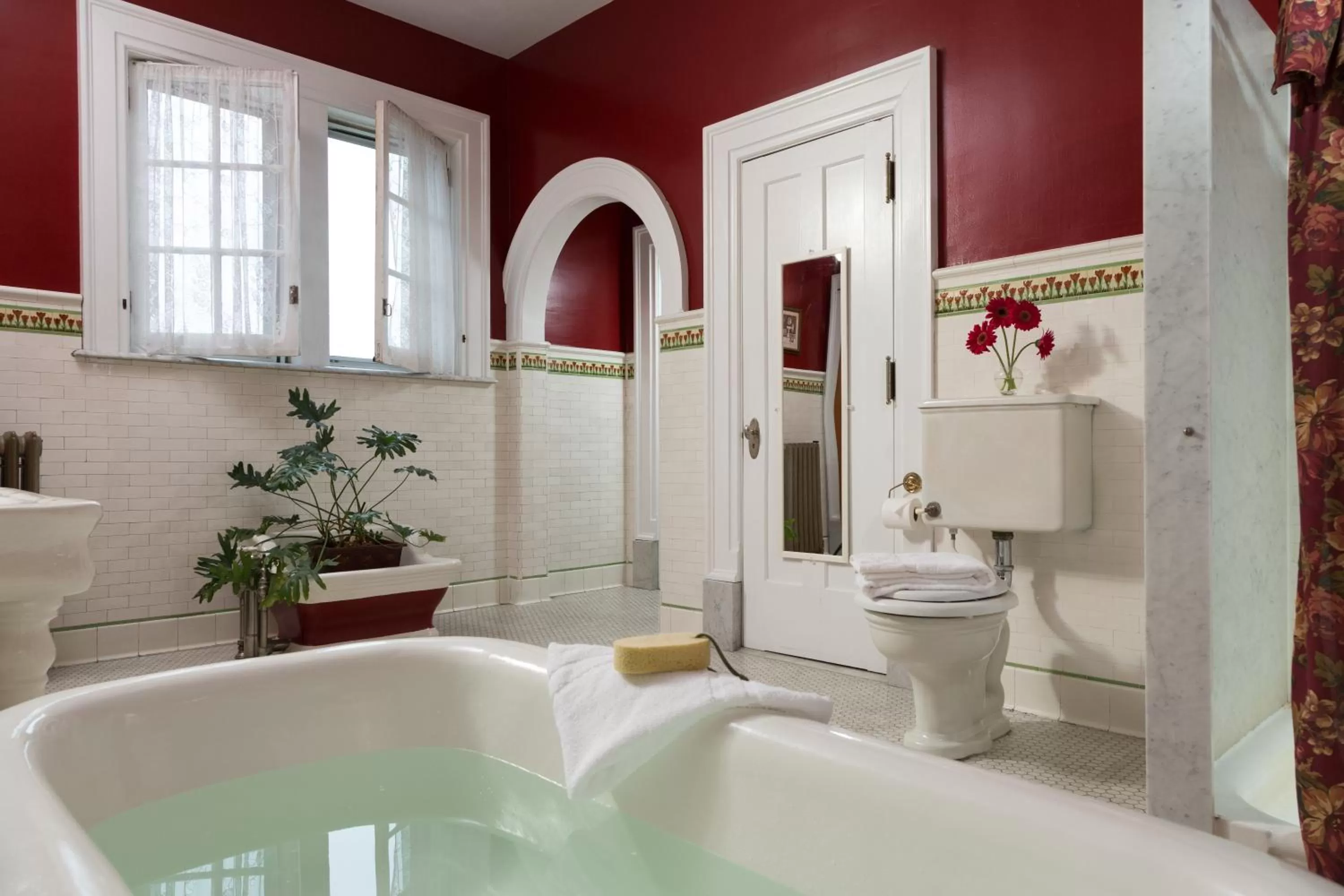 King Suite with Spa Bath in Mercersburg Inn