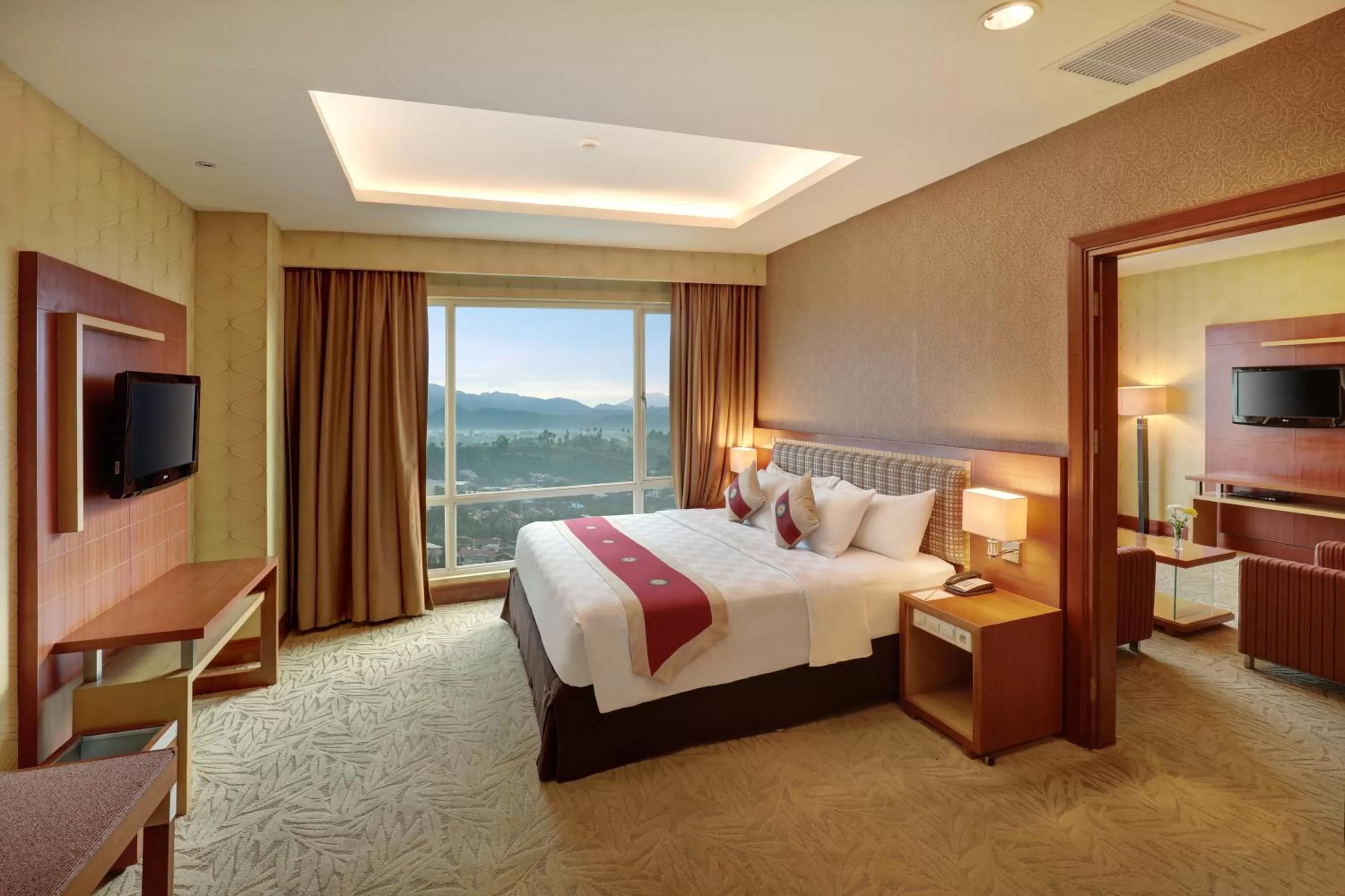 Suite Room in Swiss-Belhotel Maleosan Manado