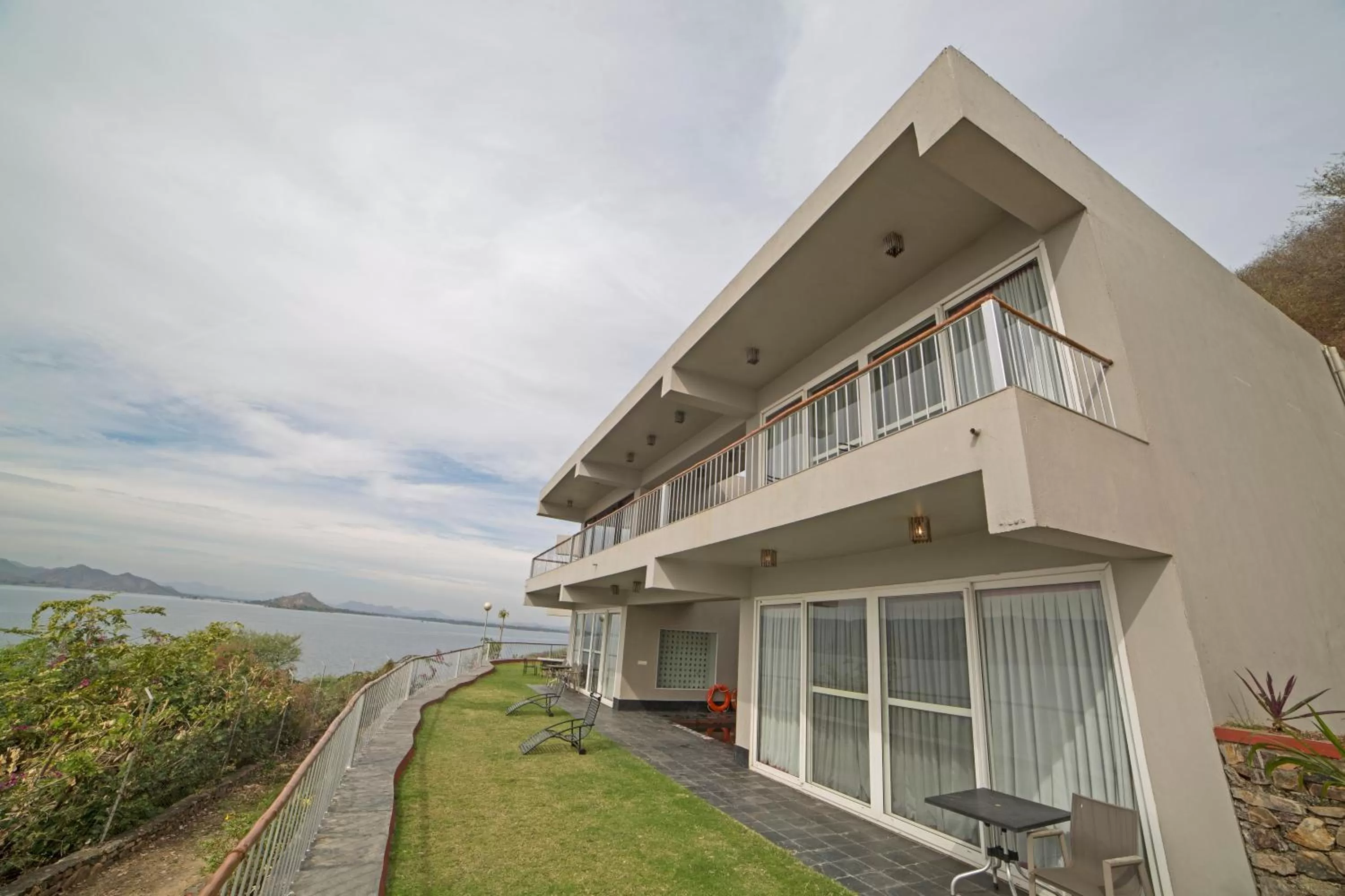 One-Bedroom Villa with Semi Private Pool in Jaisamand Island Resort