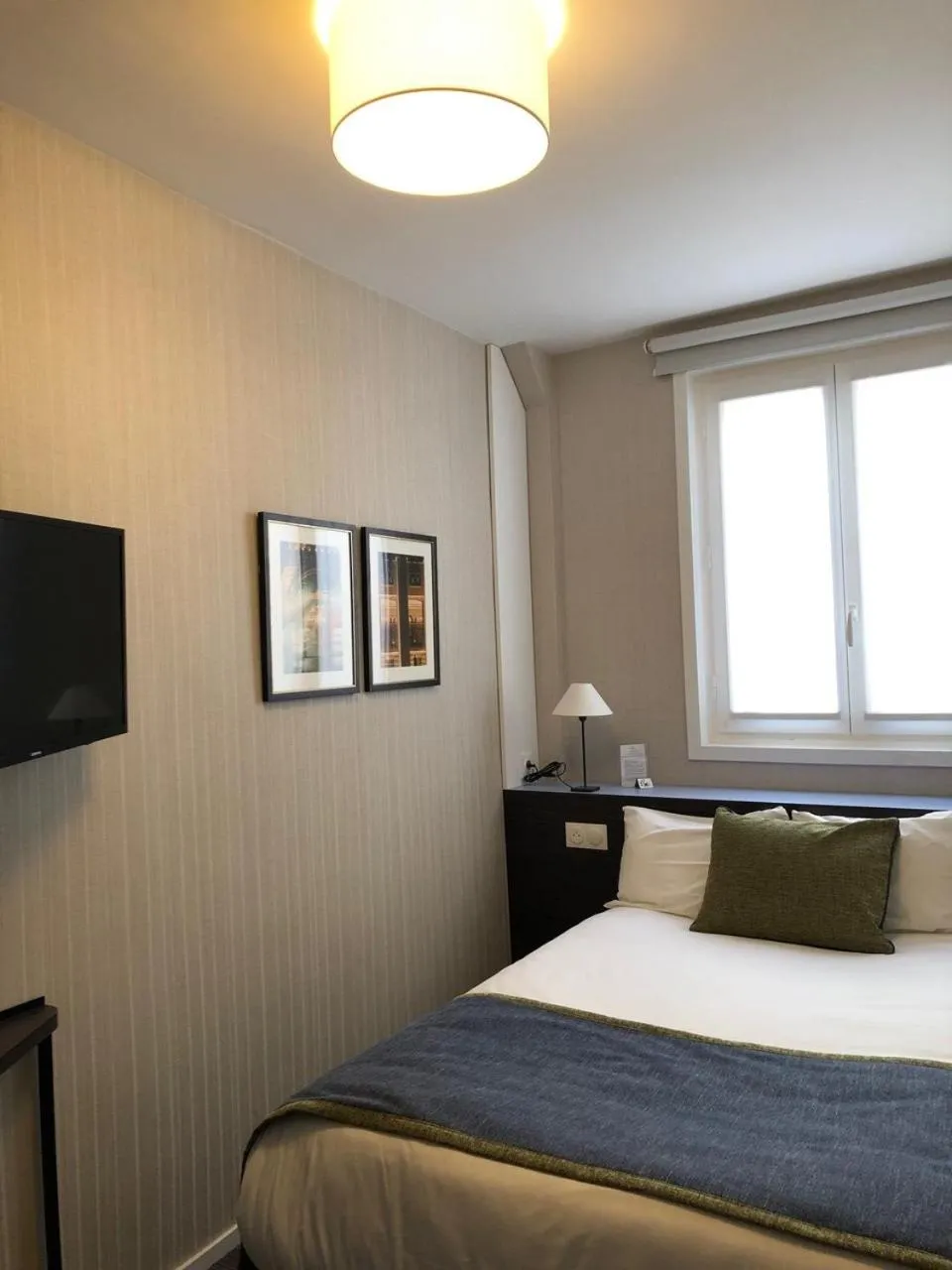 Single Room in Hôtel Charing Cross