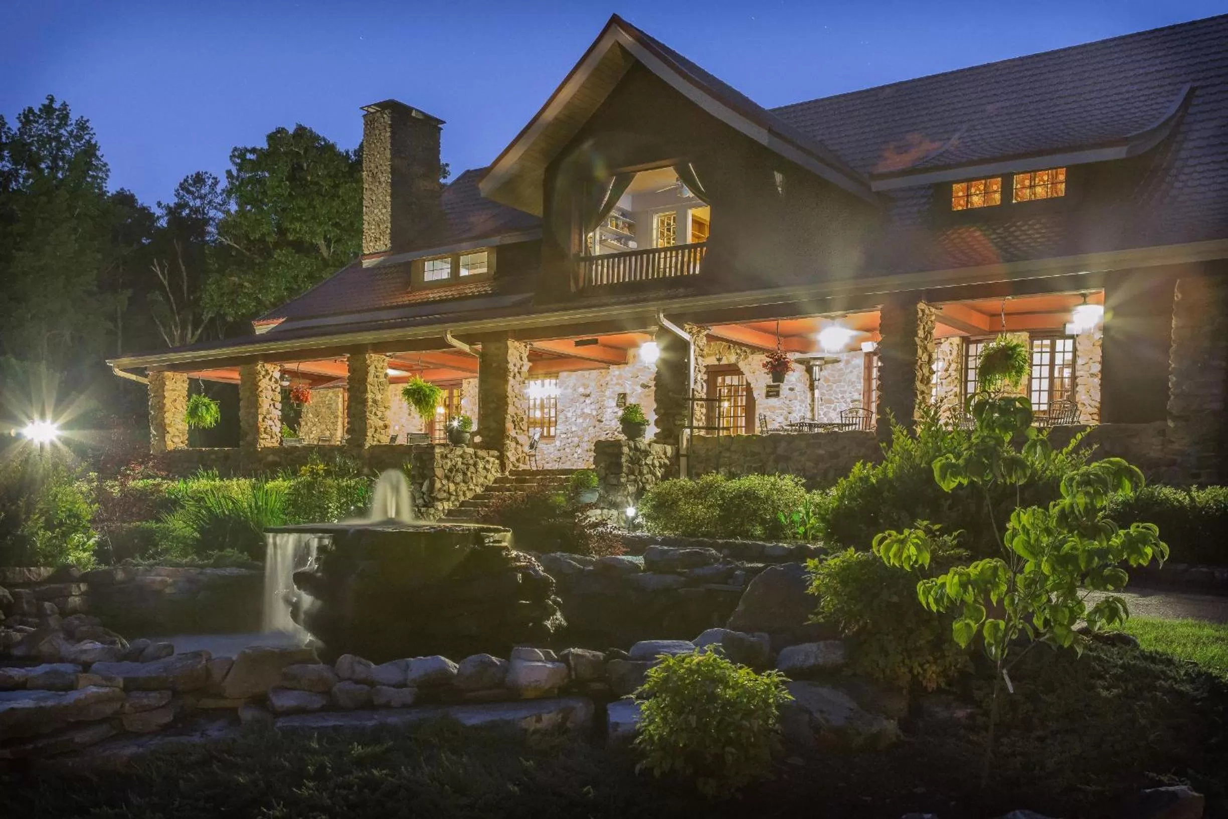 Deluxe King Room in Hilltop Manor B&B