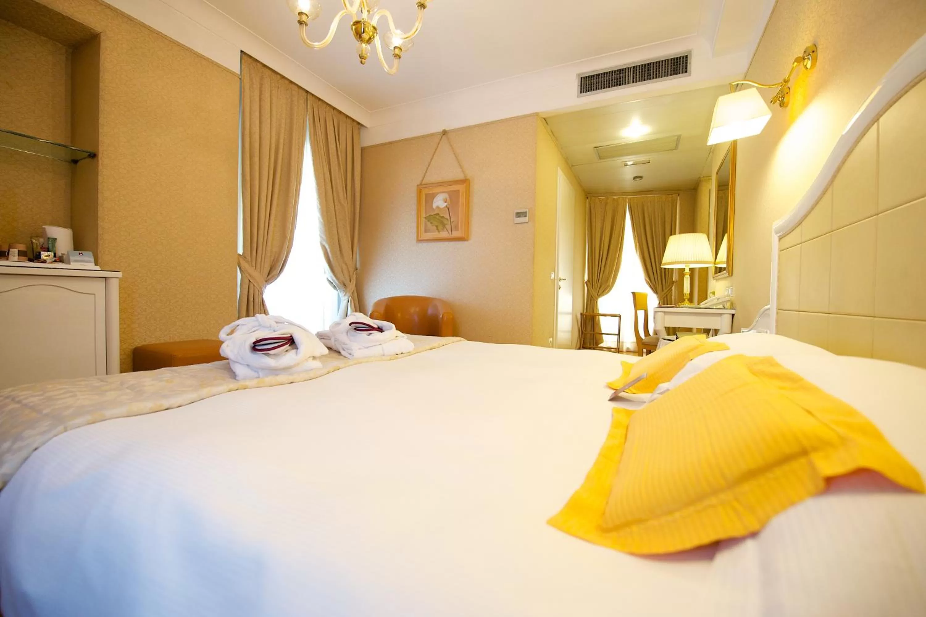 Standard Double Room - Non-Smoking in Hotel Mercure Milano Centro