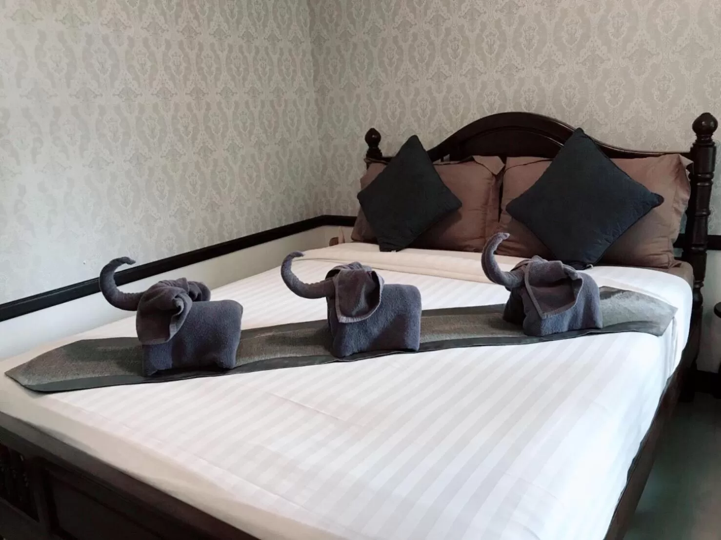 Double Room with Private Bathroom in Namamema