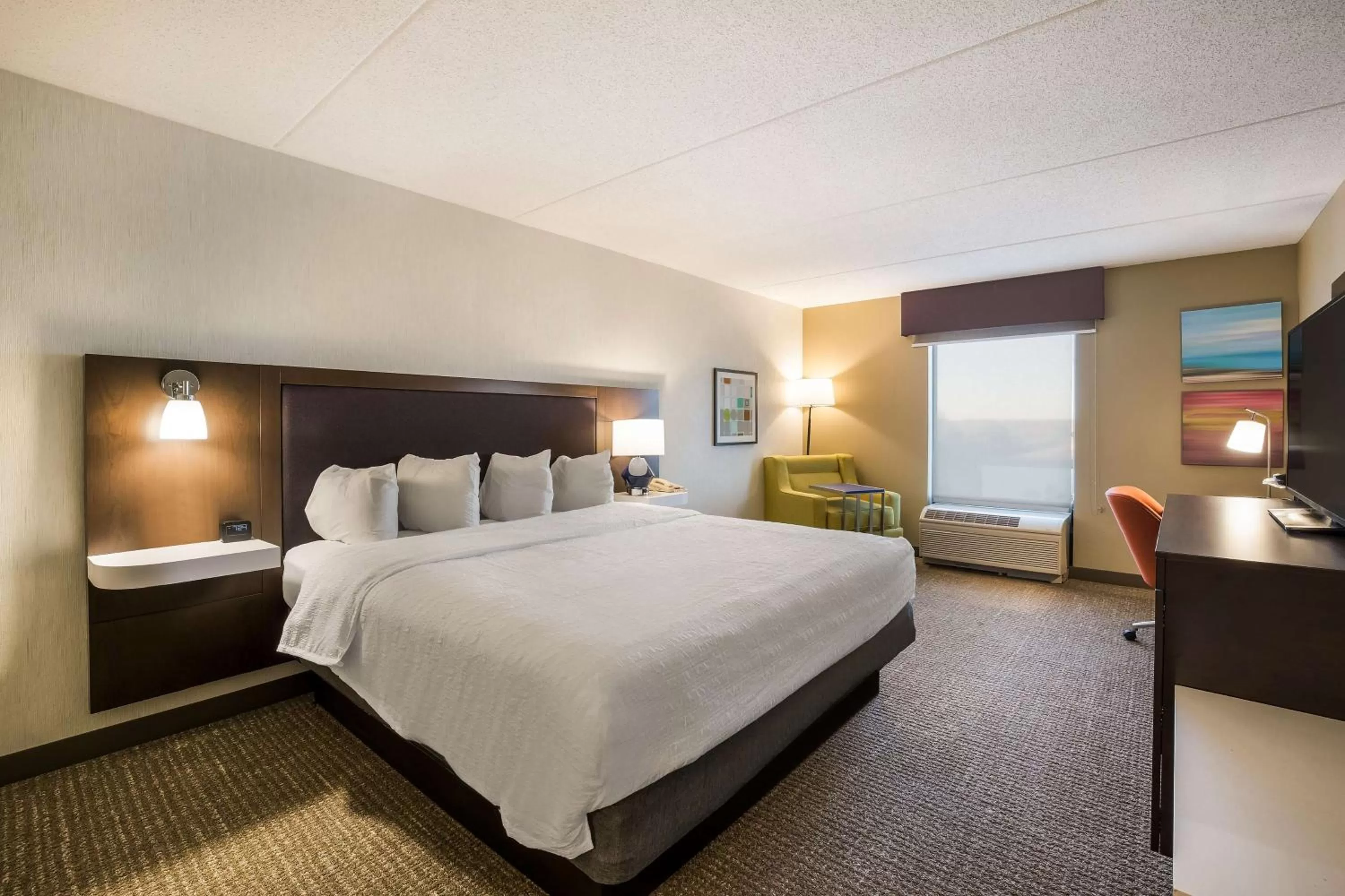 King Room with King Bed - Non-Smoking in Hampton Inn McHenry