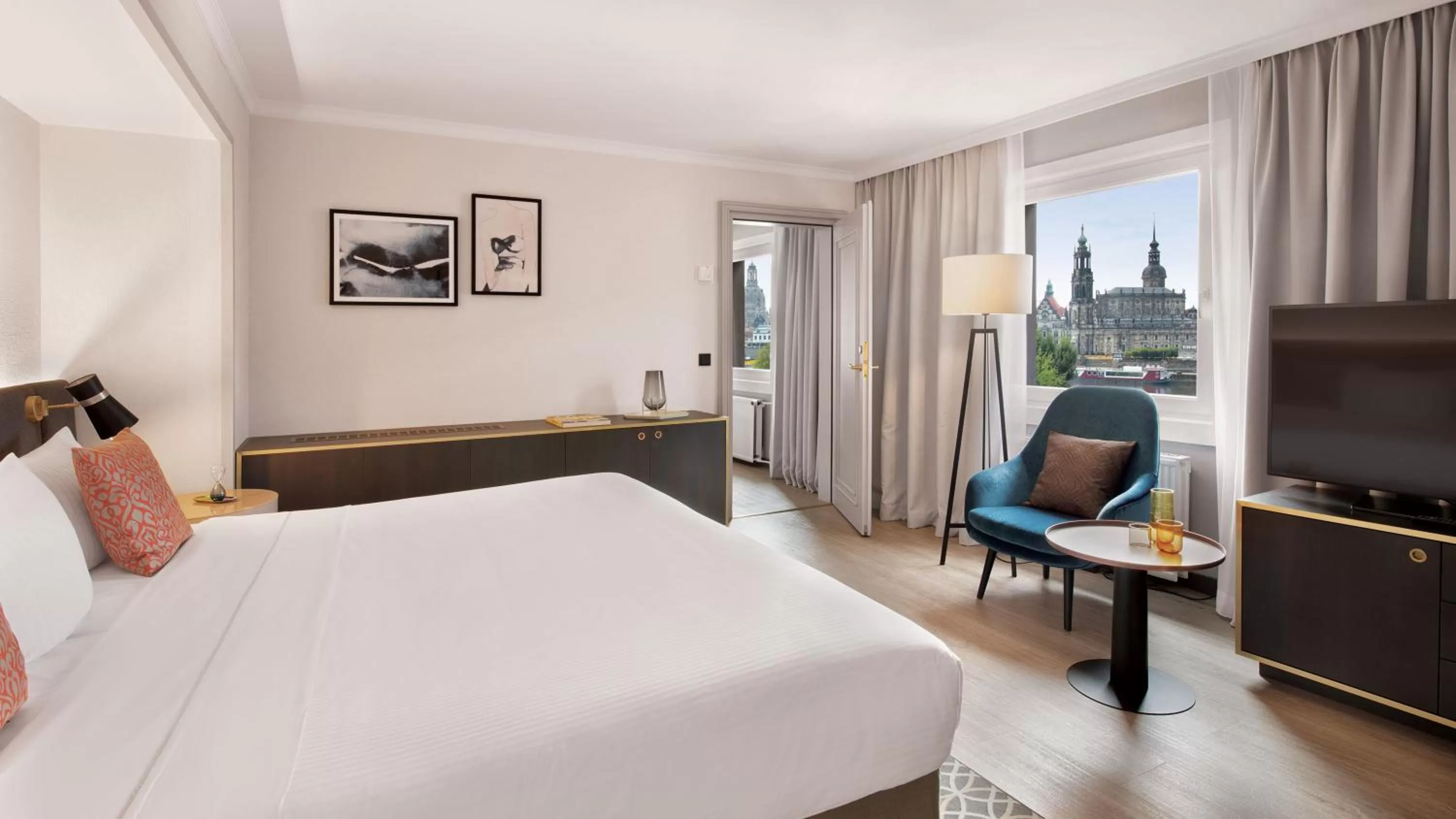 One-Bedroom Suite in Bilderberg Bellevue Hotel Dresden