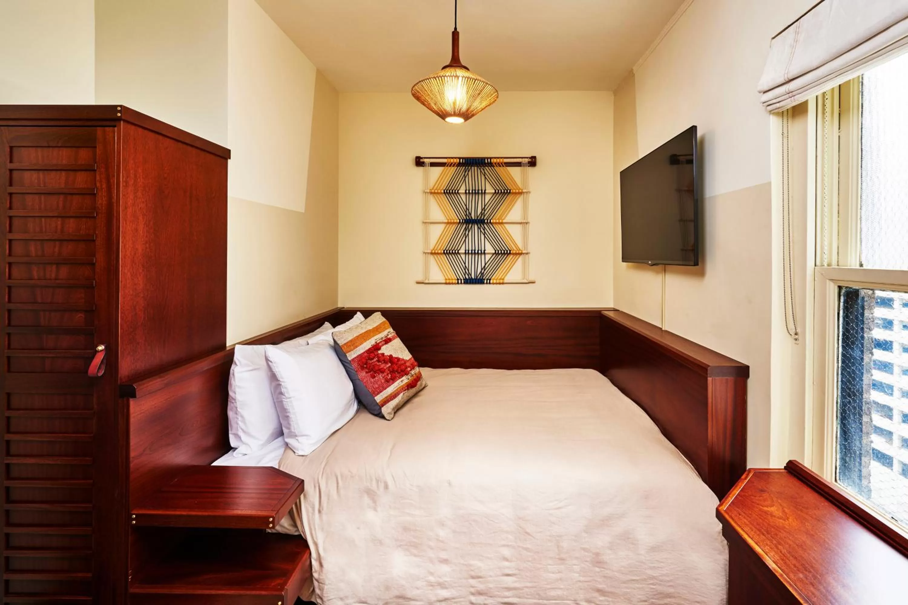 Private Queen in Freehand Chicago