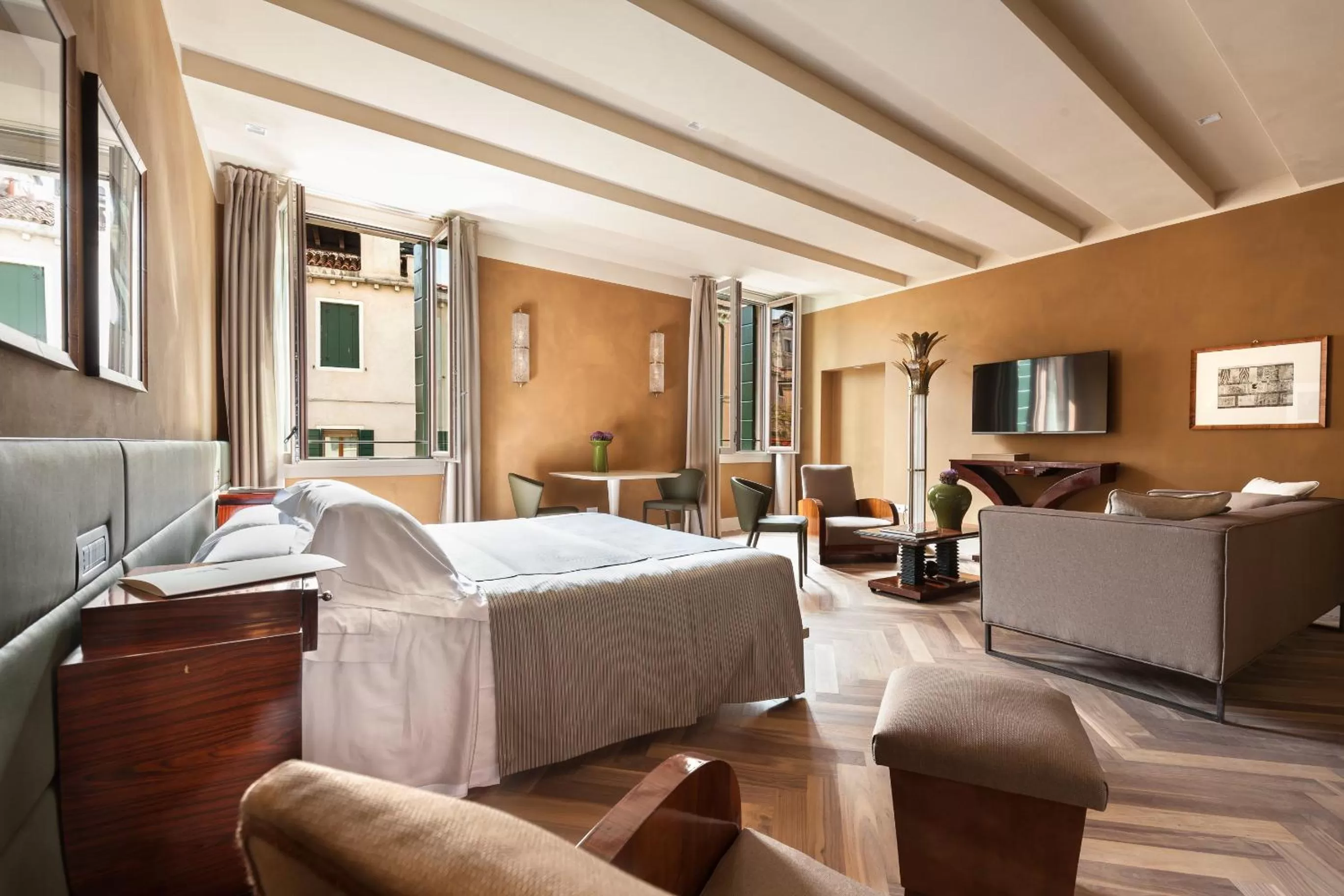 Queen Suite with Canal View and Turkish Bath in Liassidi Wellness Suites