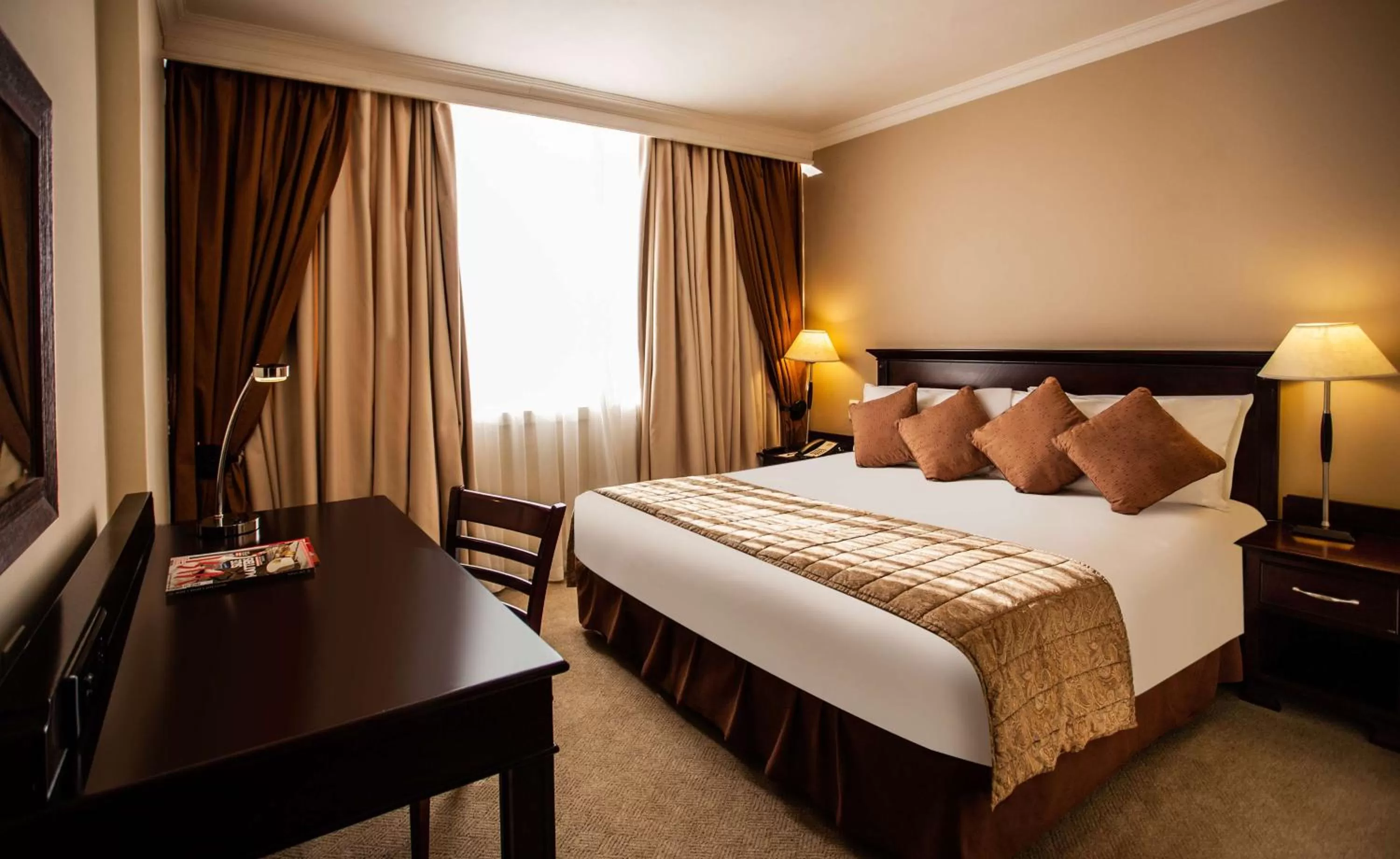 Suite King non-smoking in Garden Court Kimberley