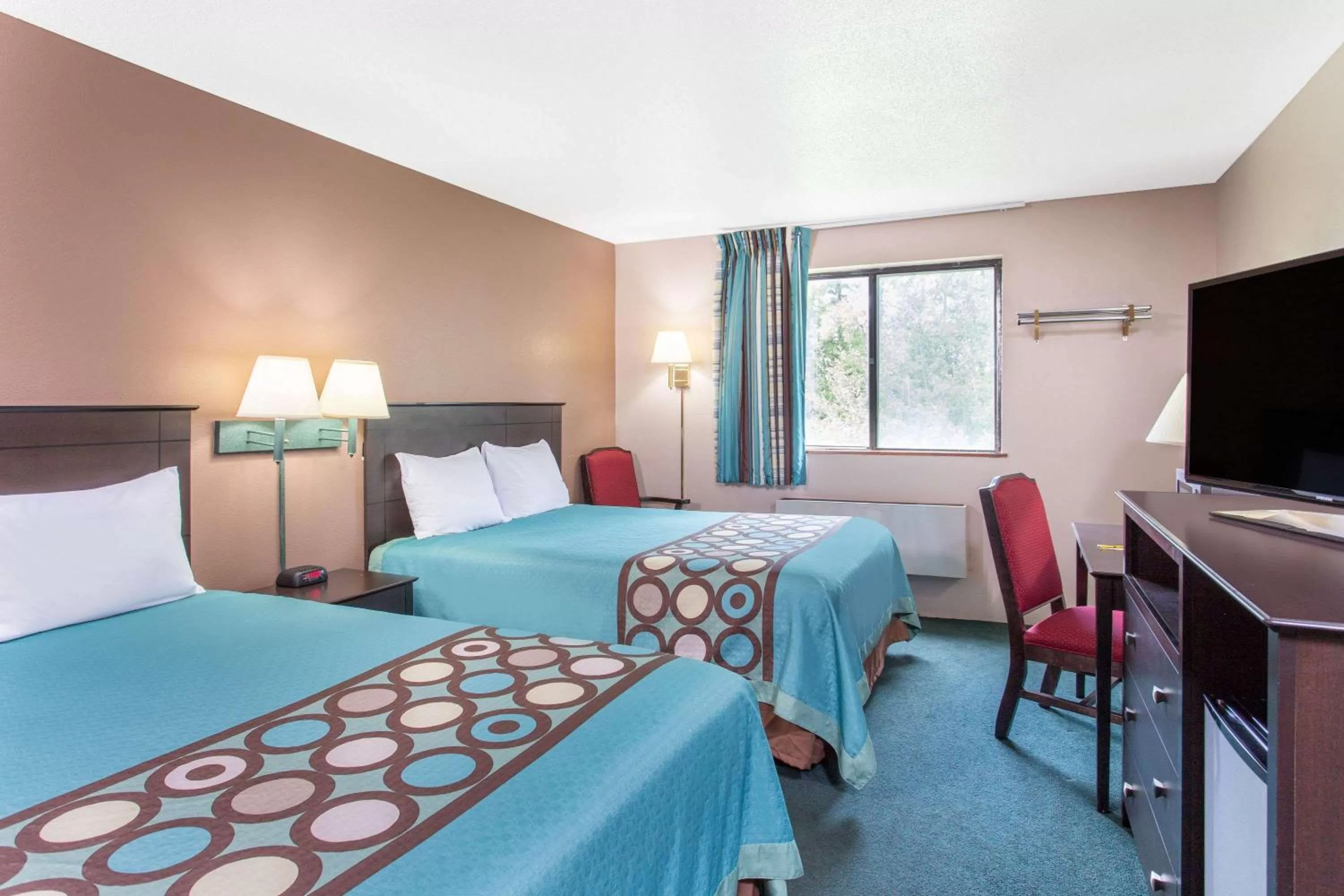 Queen Room with Two Queen Beds - Non-Smoking in Super 8 by Wyndham Austin MN
