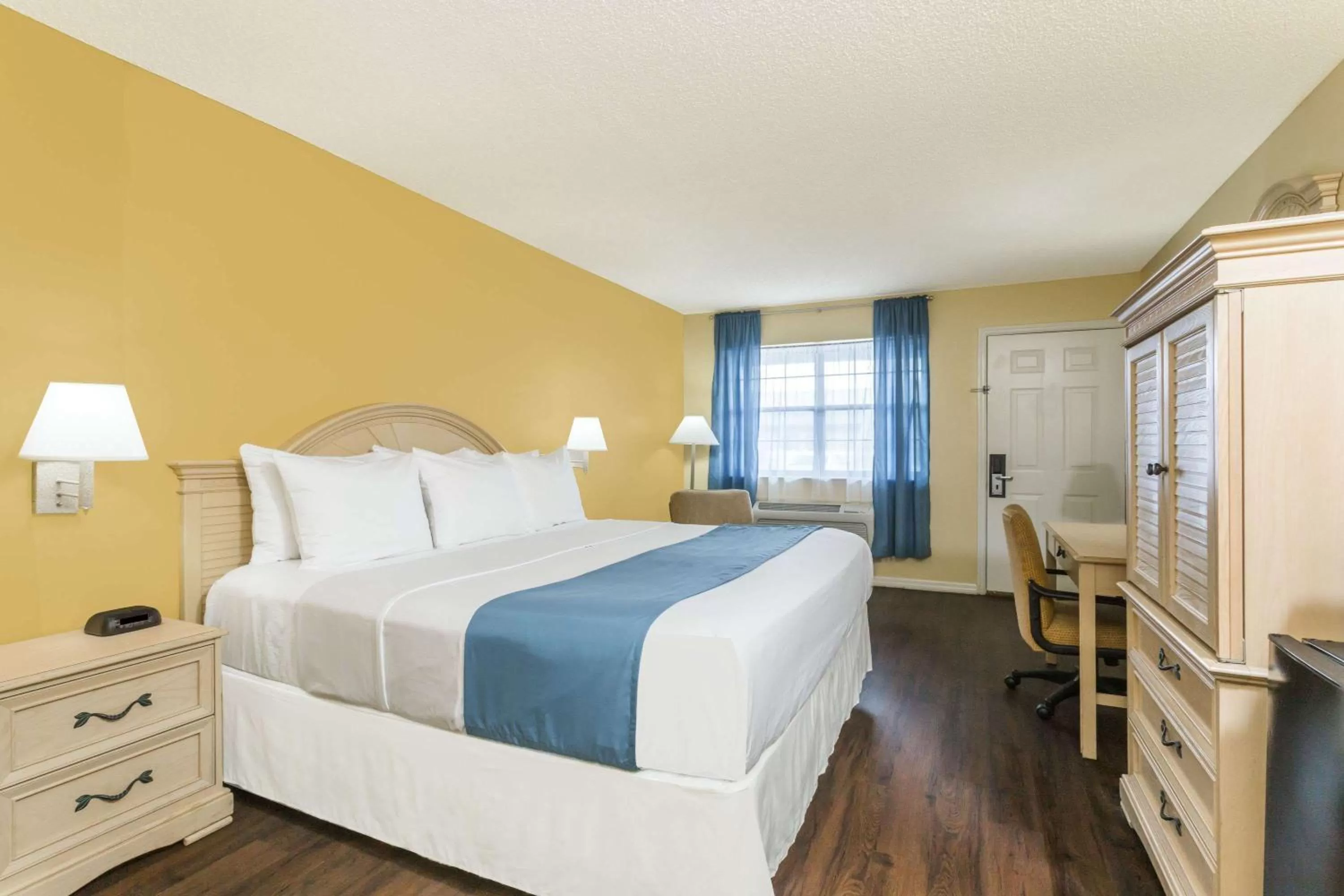 King Room - Non-Smoking in Days Inn by Wyndham Madison