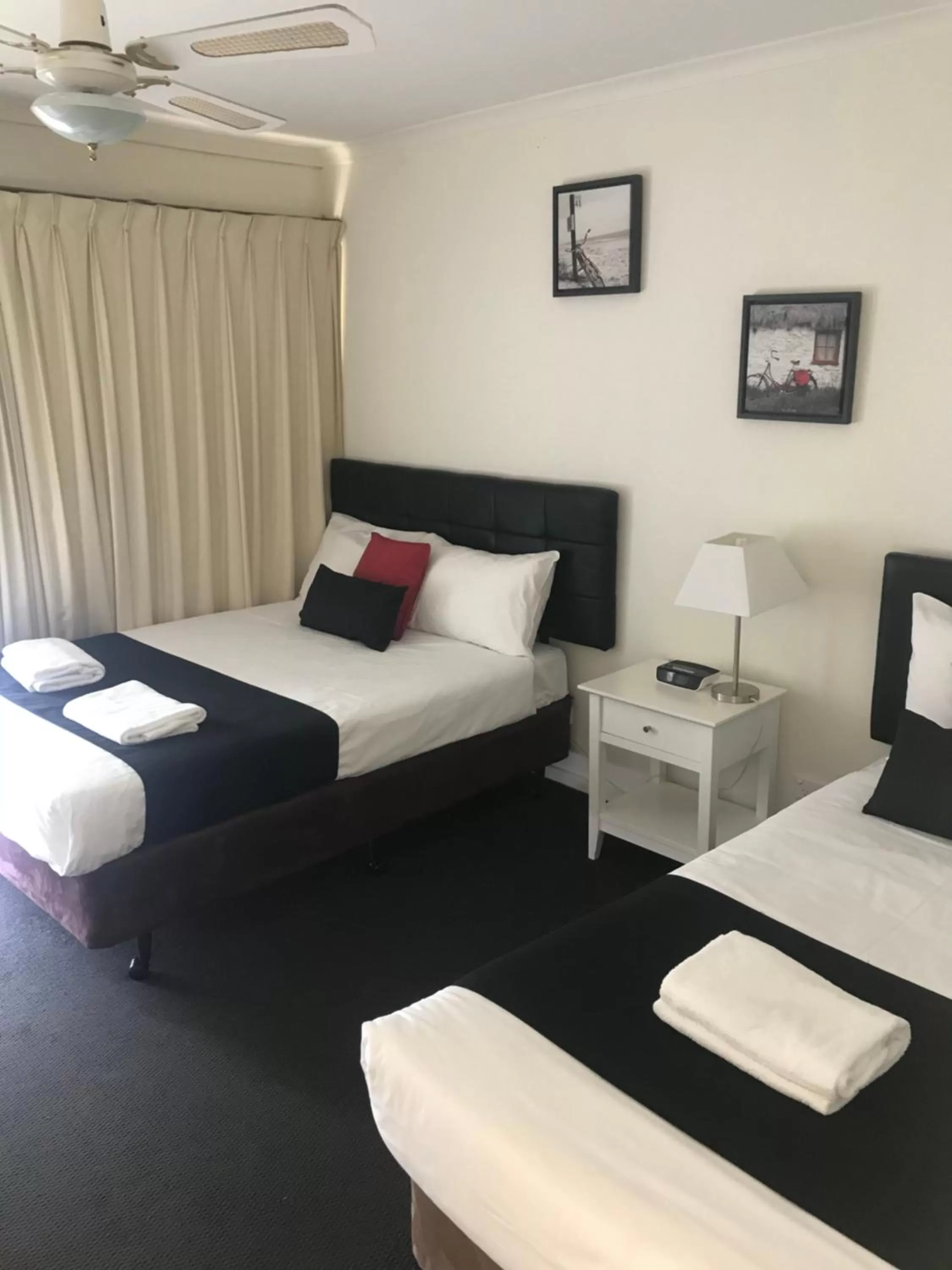 Deluxe Two-Bedroom Suite in Albury Burvale Motor Inn
