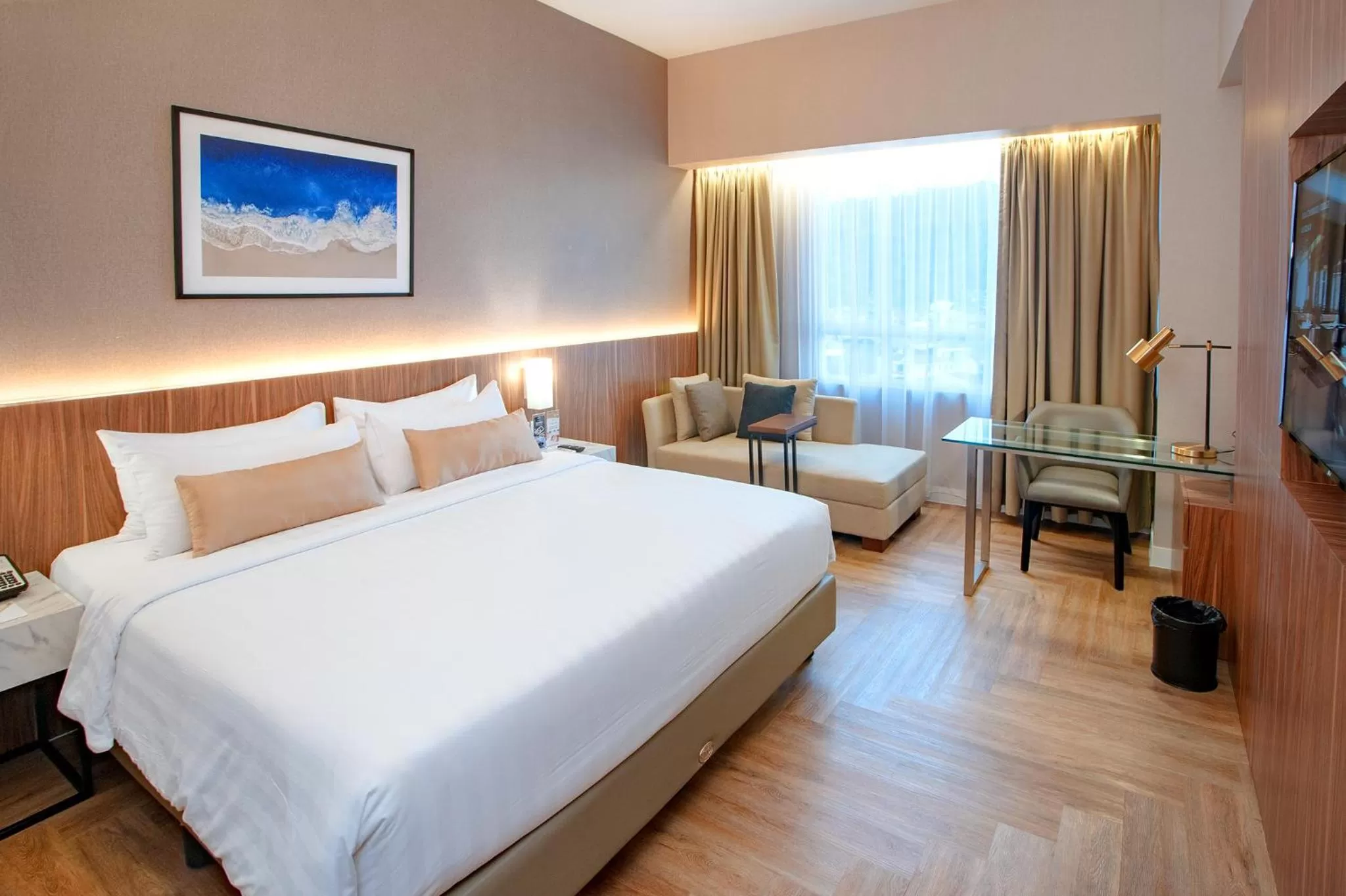 Deluxe Queen Room in The ZHM Premiere Padang