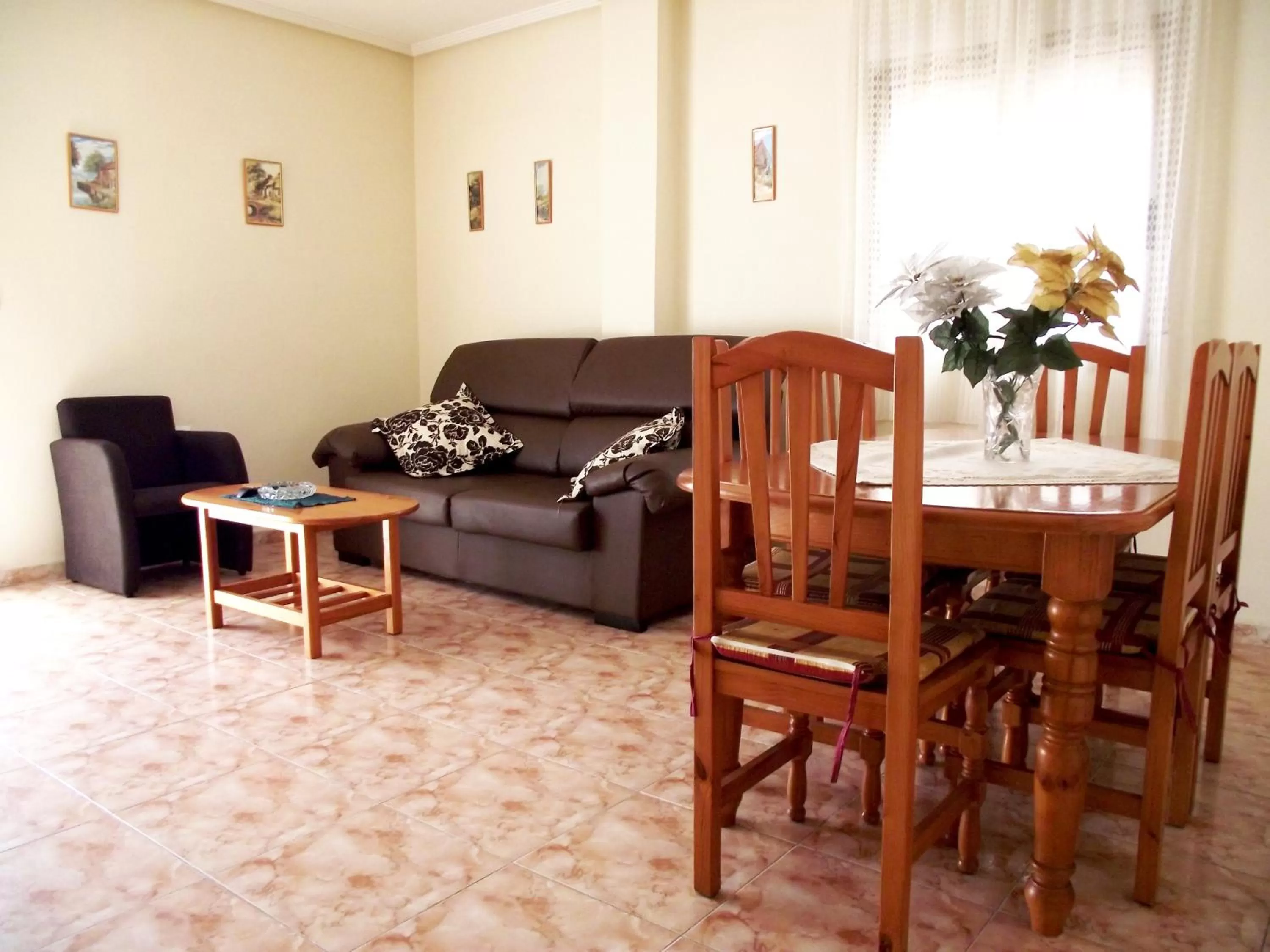 Three-Bedroom Apartment (5 Adults + 1 Child) in Apartamentos Turísticos Fresno