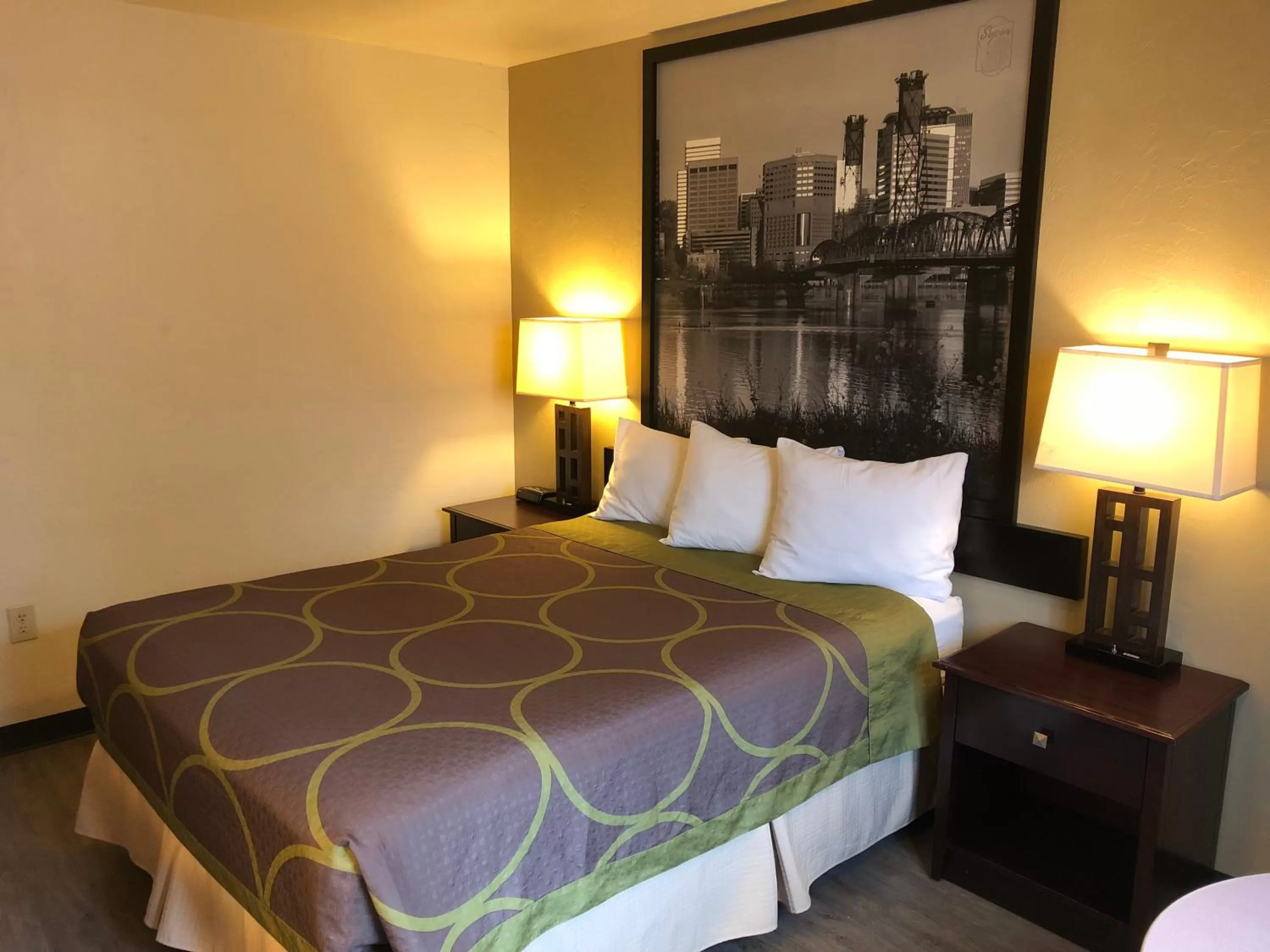 Queen Room - Non-Smoking in Super 8 by Wyndham Woodburn