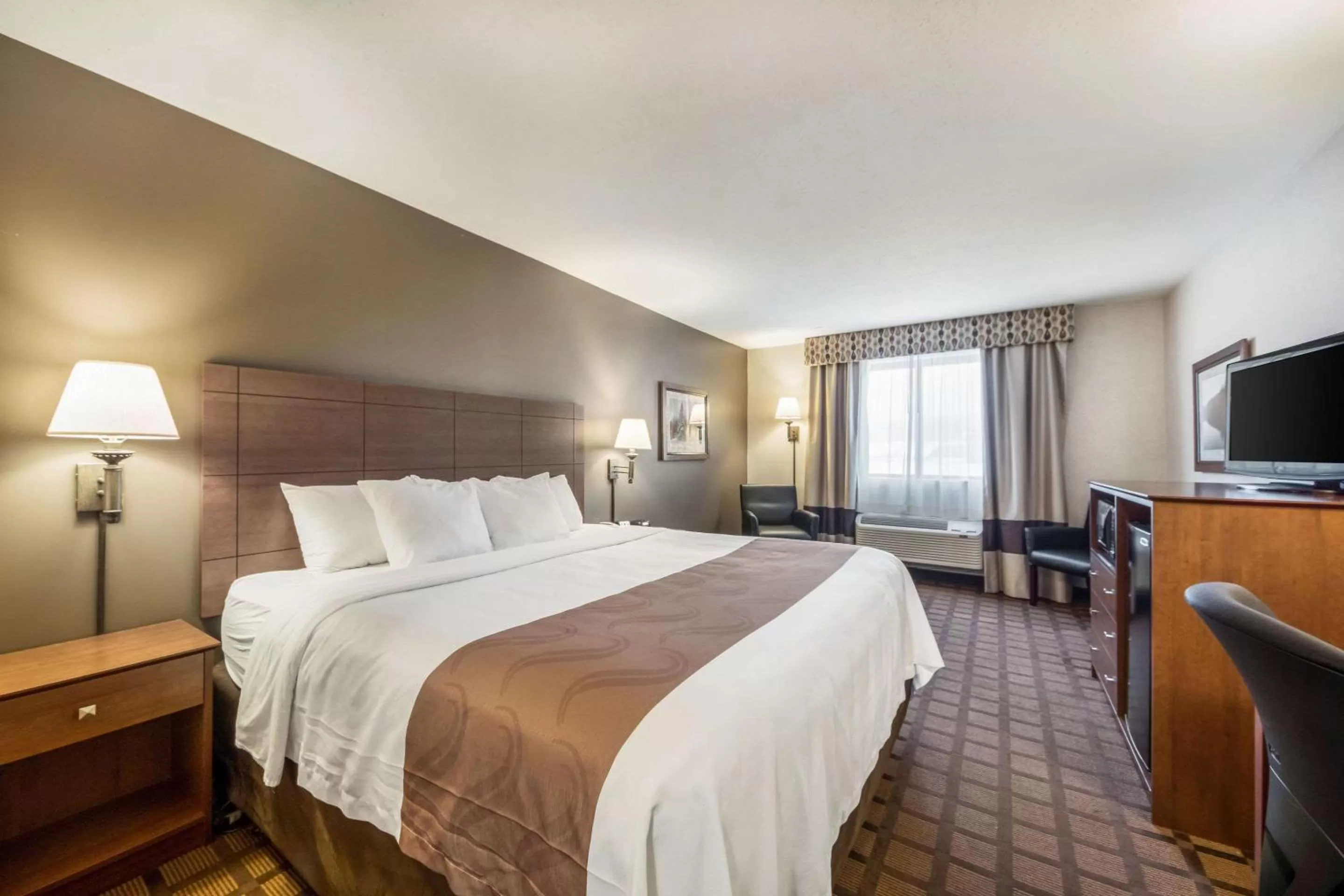 King Room - Non-Smoking in Quality Inn & Suites Newberry