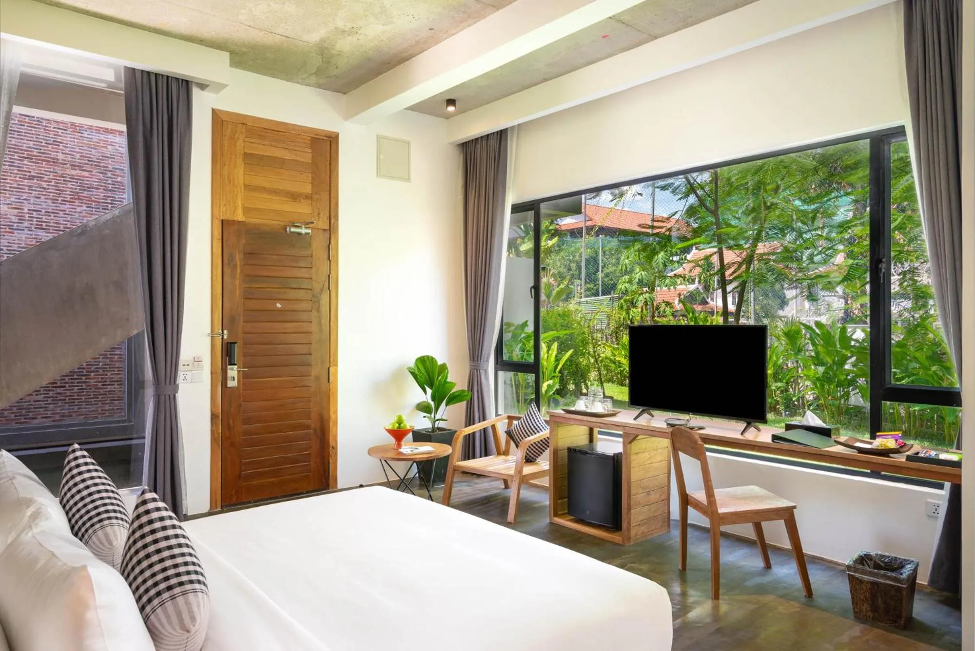 Premier Double Room with Pool Access in Phka Chan Hotel