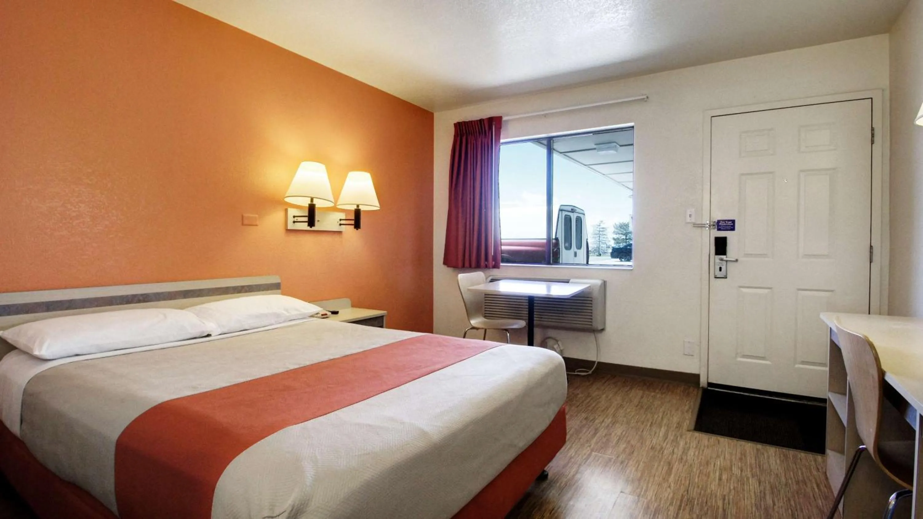Deluxe Queen Room in Super 8 by Wyndham Woods Cross - Salt Lake City North