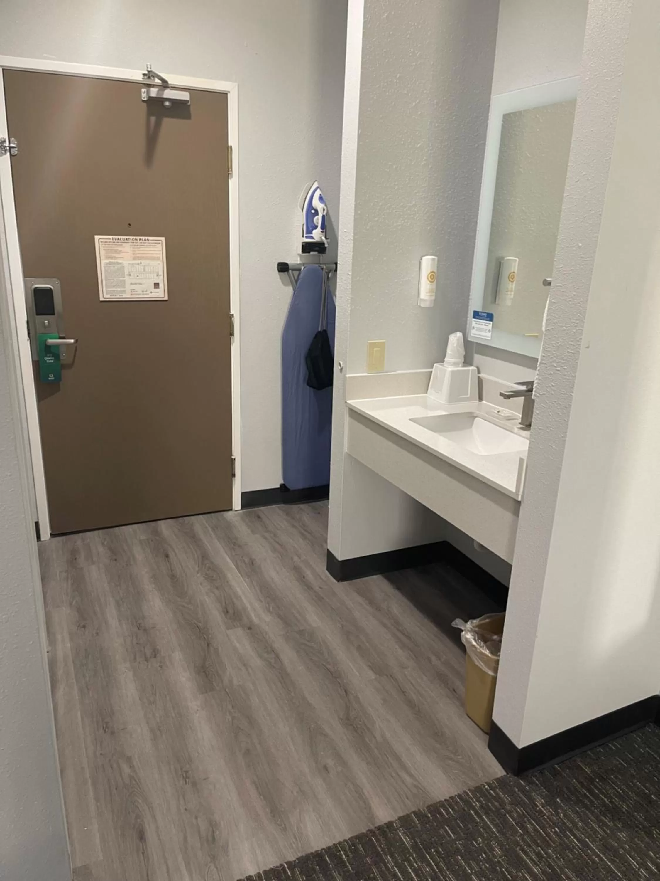 Bathroom in Quality Suites Abilene Mall Area